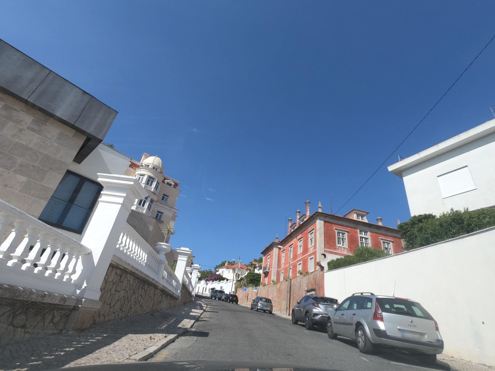 Street view near Hotel Ingaterra Pool Bar, Estoril — © filohipo (CC BY-SA · Mapillary)