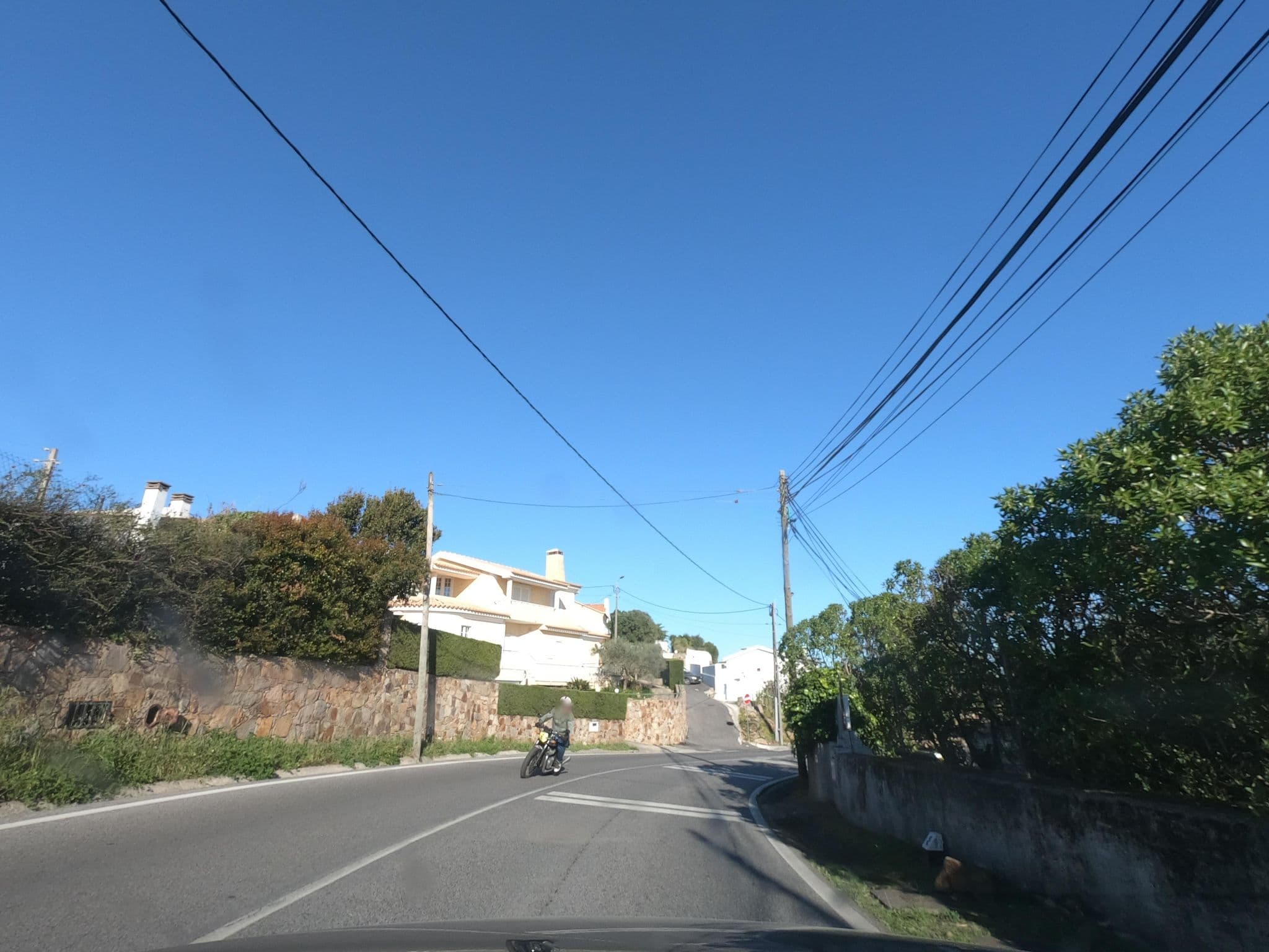 Street view near Casal Antigo, Exploração Hoteleira, Azoia — © filohipo (CC BY-SA · Mapillary)