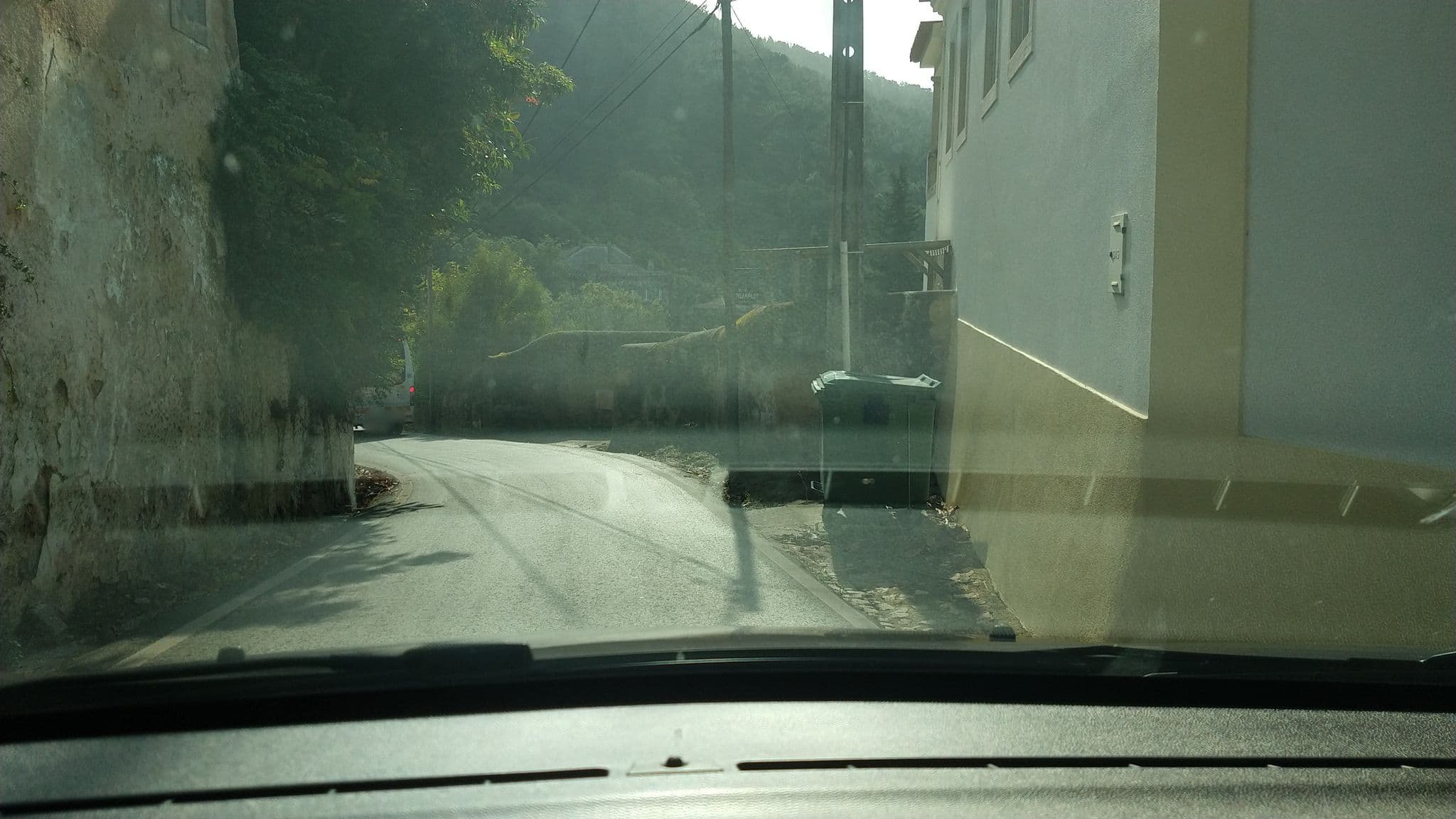Street view near Eugaria Country House Sintra by Lost Lisbon, Colares — © asimonelli (CC BY-SA · Mapillary)