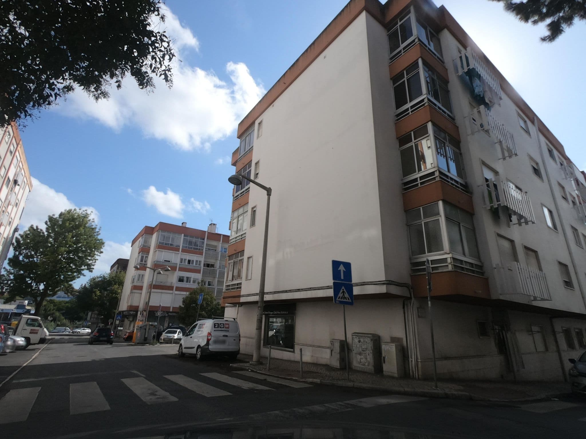 Street view near J. H. Matos - Equipamentos Hoteleiros, Queluz — © filohipo (CC BY-SA · Mapillary)