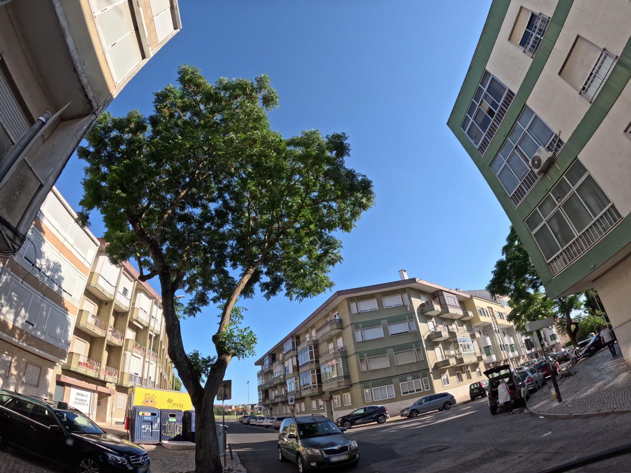 Street view near Eduardo Verde - Equipamentos Hoteleiros, Amadora — © claudiop (CC BY-SA · Mapillary)