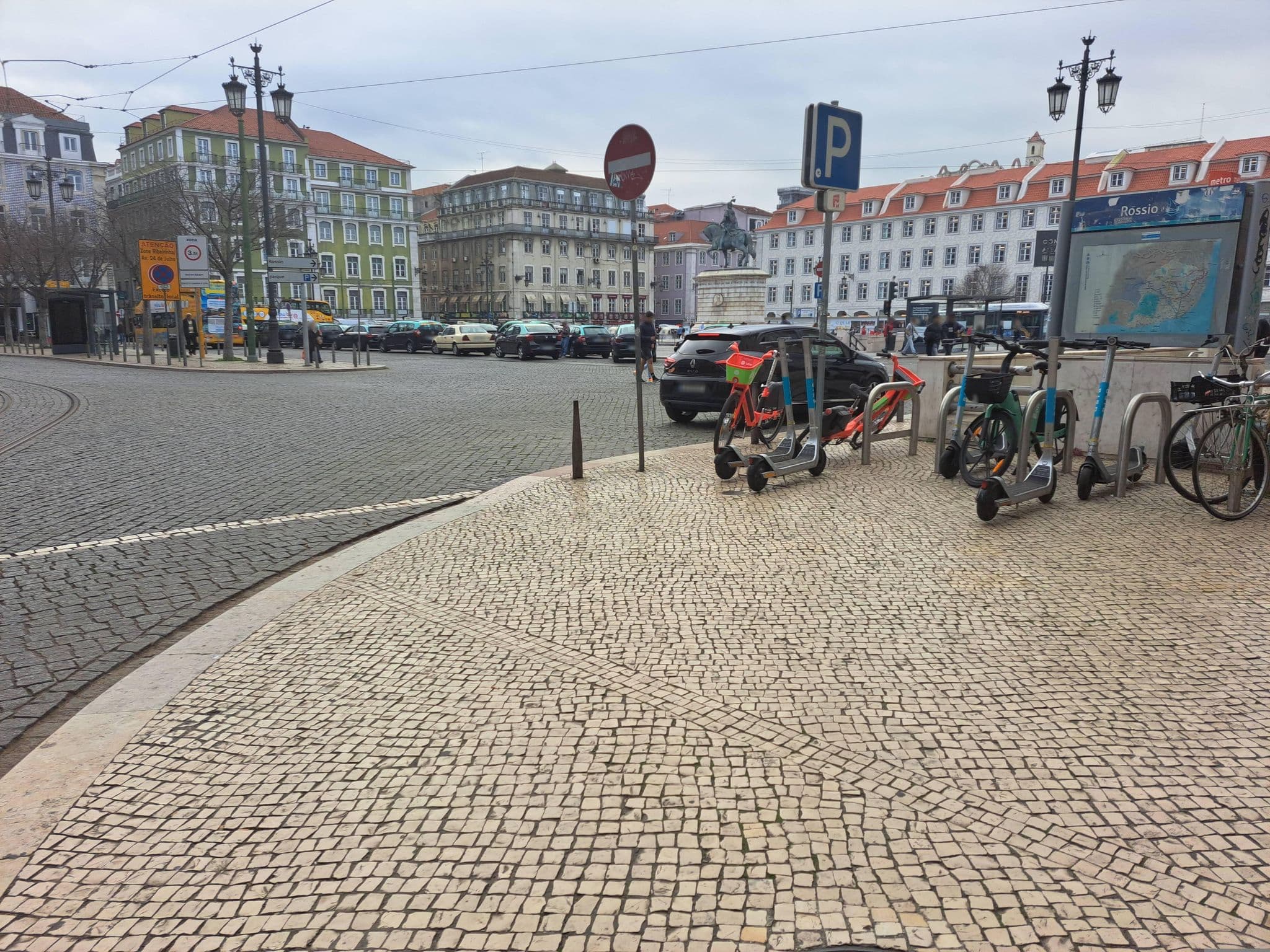 Street view near Dias & Dine, Baixa — © beer119 (CC BY-SA · Mapillary)