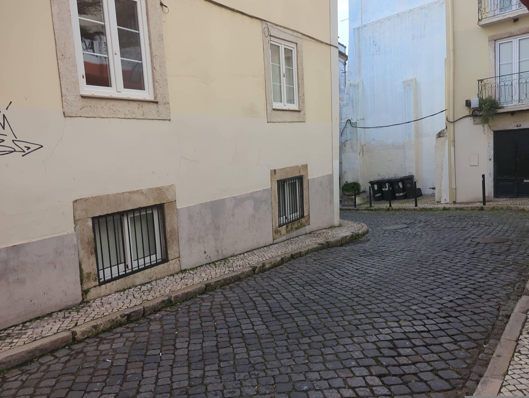 Street view near Casa Portas do Sol, Alfama Lisbon Apartment, Graça — © claudiop (CC BY-SA · Mapillary)