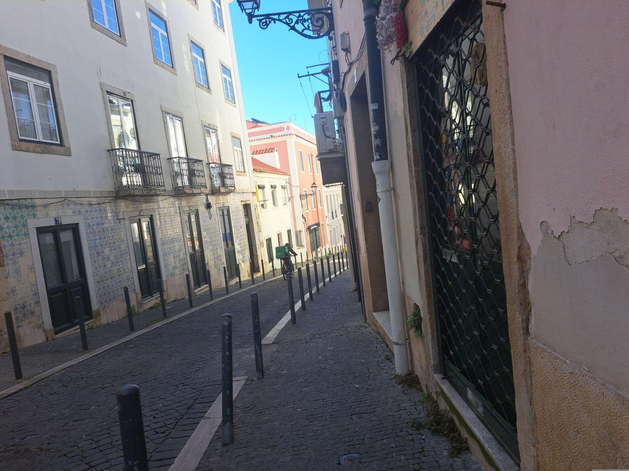 Street view near Alfama's nest, Alfama — © beer119 (CC BY-SA · Mapillary)