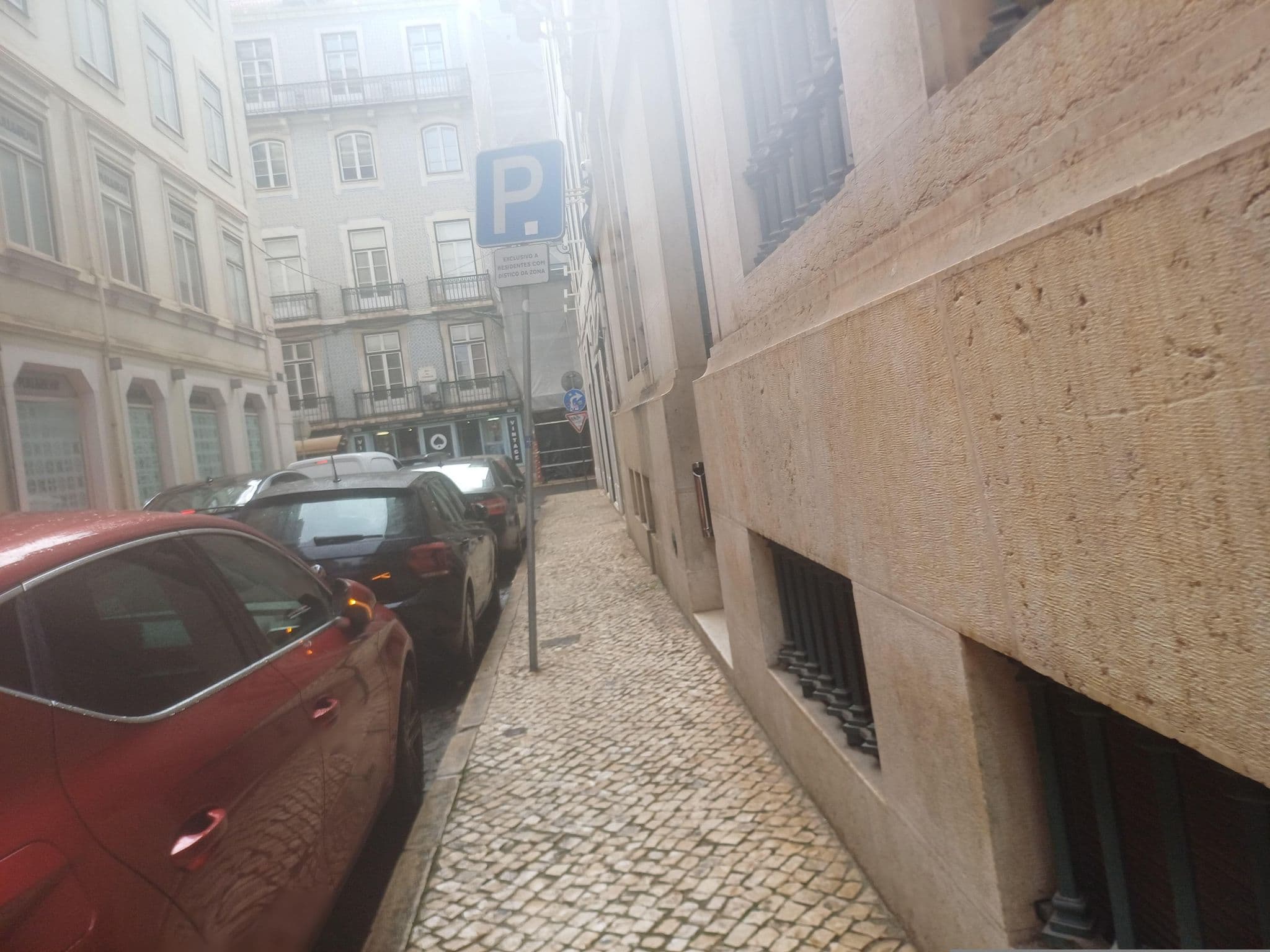 Street view near Residentas Aurea, Baixa — © beer119 (CC BY-SA · Mapillary)