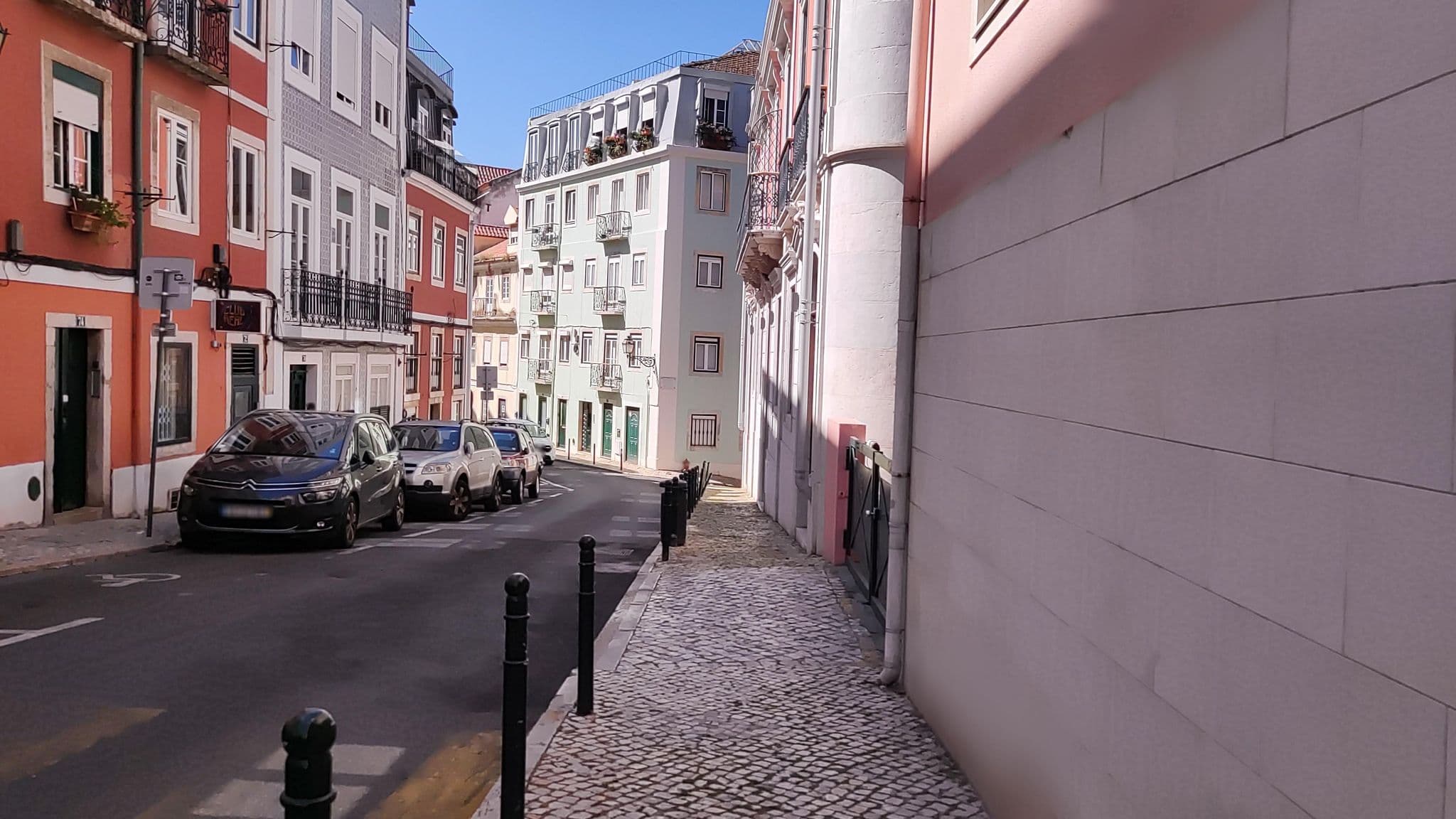Street view near Montecarmo12, Principe Real — © marcuscalabresus (CC BY-SA · Mapillary)