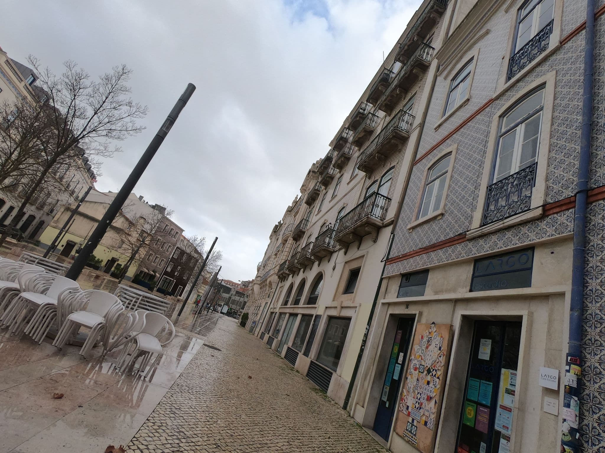 Street view near Largo Residências, Intendente — © filohipo (CC BY-SA · Mapillary)