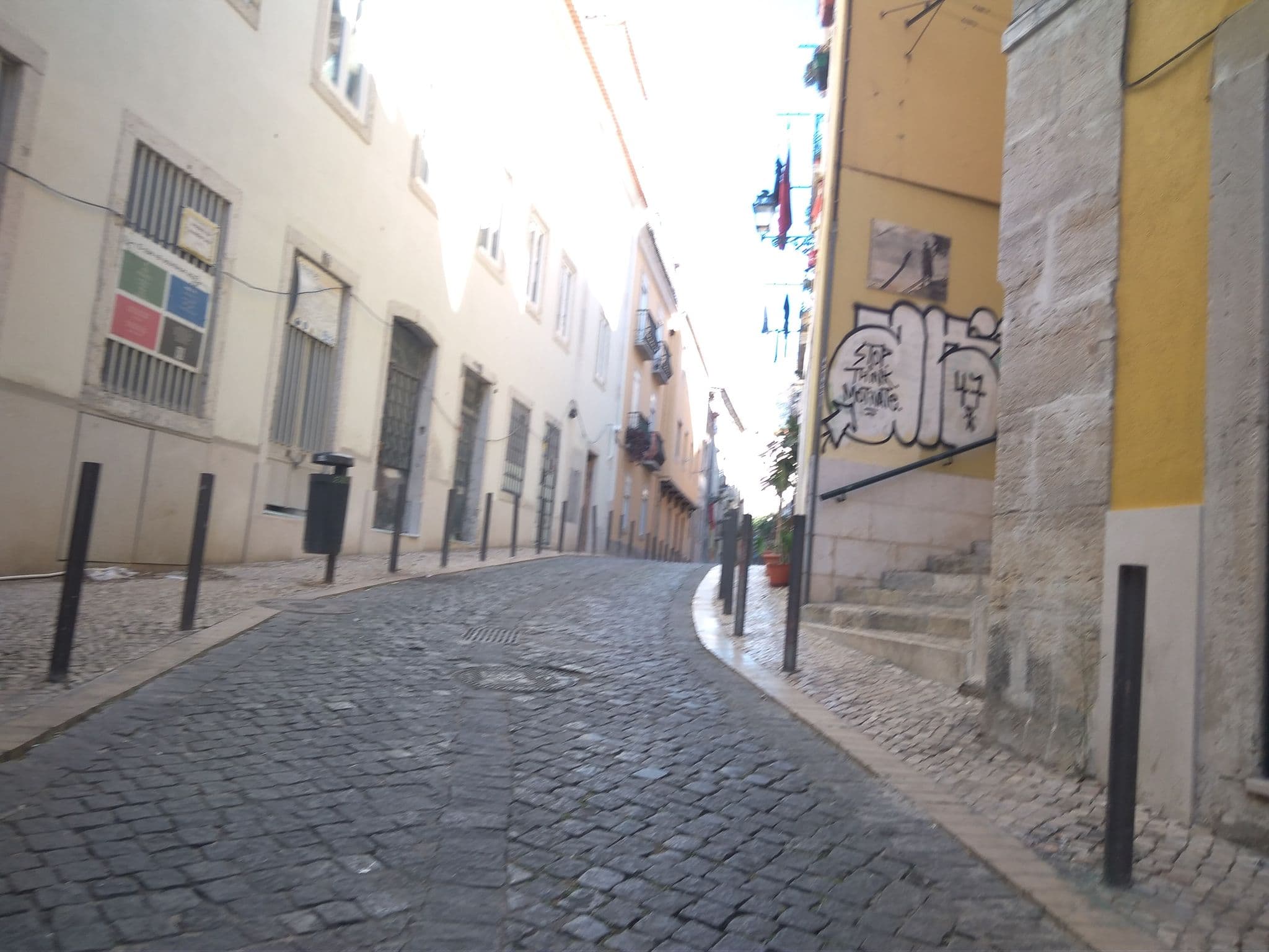 Street view near Beco das Flores, Typical Apartment, Baixa — © mapfool (CC BY-SA · Mapillary)