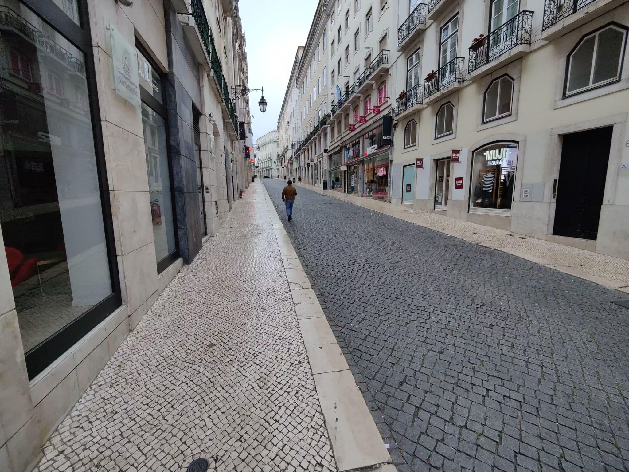 Street view near 5Sins Chiado Hostel, Baixa — © feriret (CC BY-SA · Mapillary)
