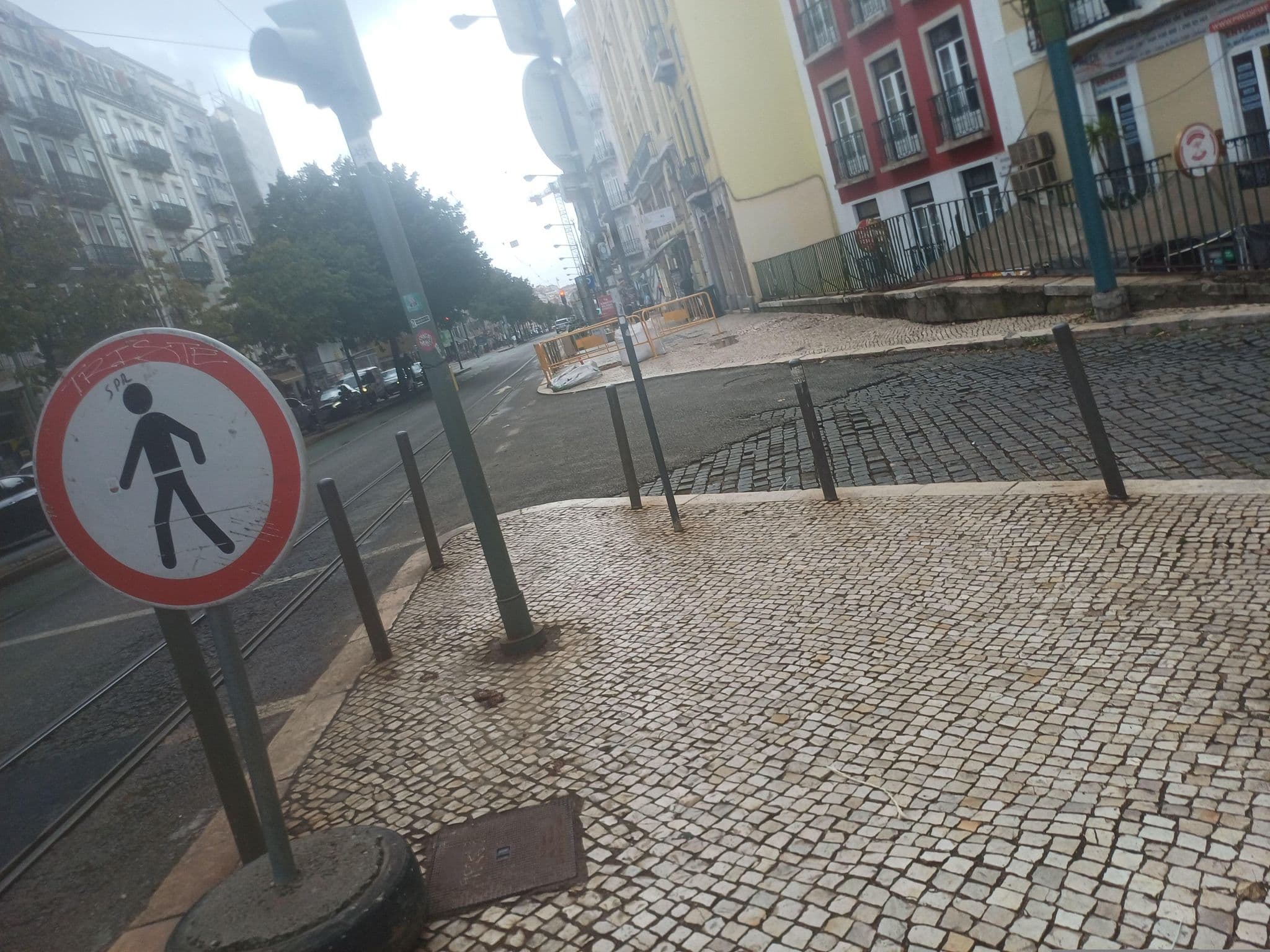 Street view near Residência Almirante, Intendente — © beer119 (CC BY-SA · Mapillary)