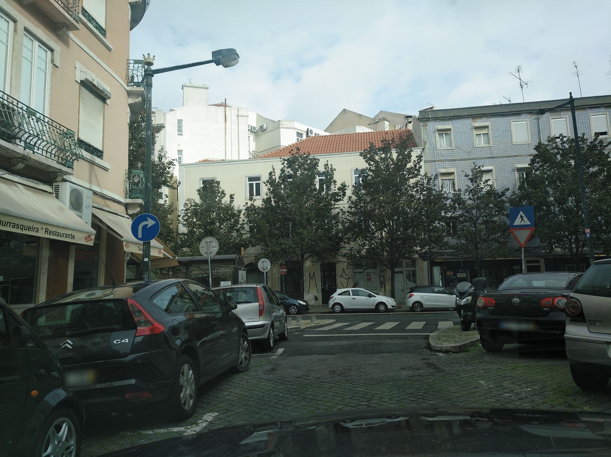 Street view near Waytostay, São Jorge de Arroios — © filohipo (CC BY-SA · Mapillary)