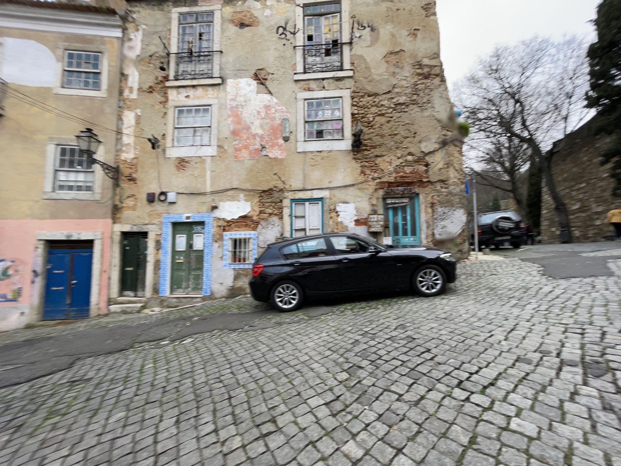 Street view near Nomad's Lisbon Castello Flats, Alfama — © gness (CC BY-SA · Mapillary)