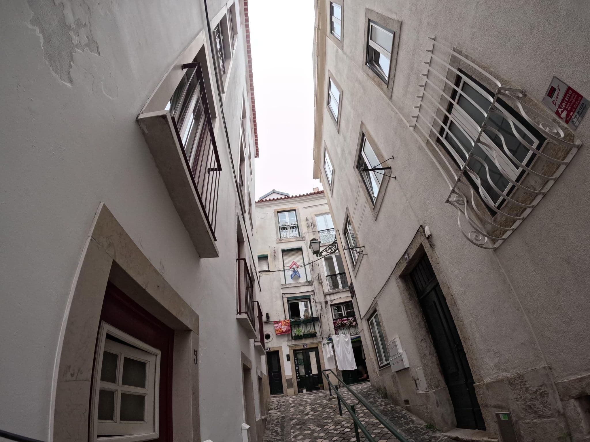 Street view near Beco do Belo Studio, Alfama — © claudiop (CC BY-SA · Mapillary)