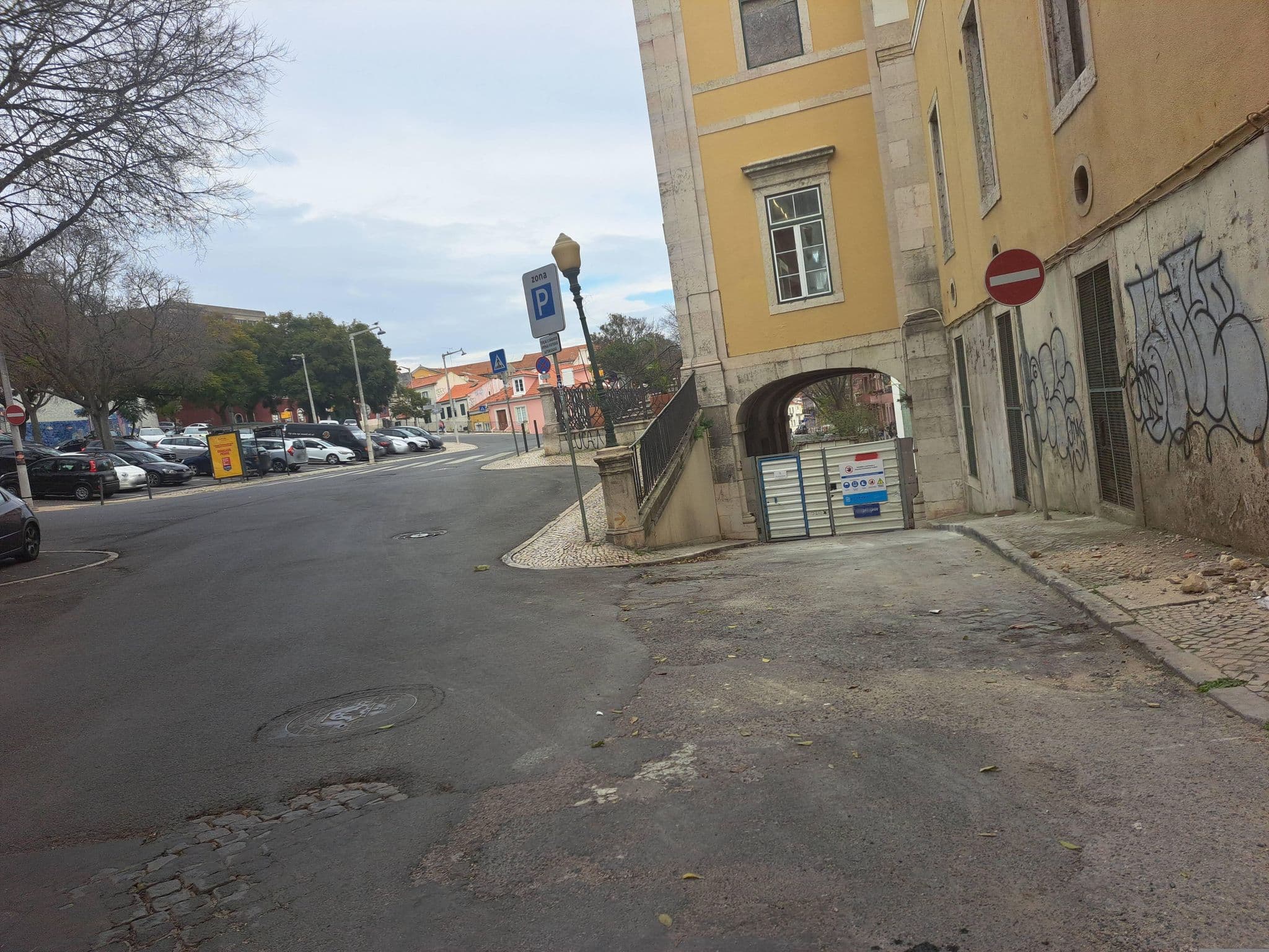 Street view near Guest House, Alfama — © beer119 (CC BY-SA · Mapillary)