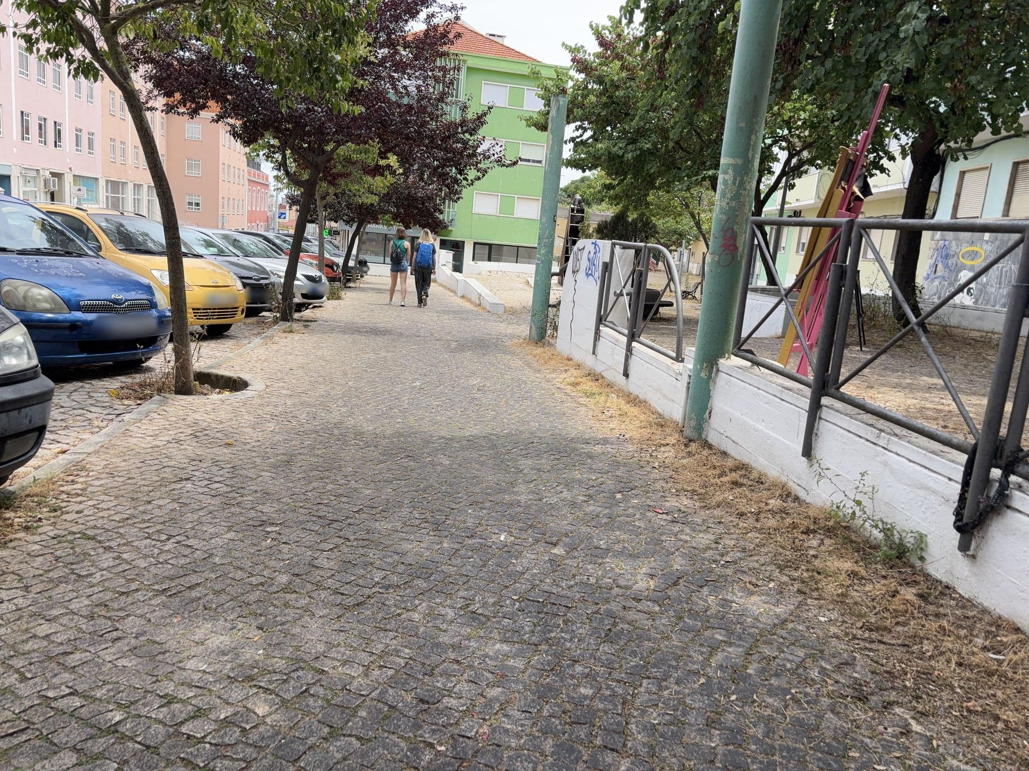 Street view near Birraria Hostel, Cacilhas — © egorka (CC BY-SA · Mapillary)