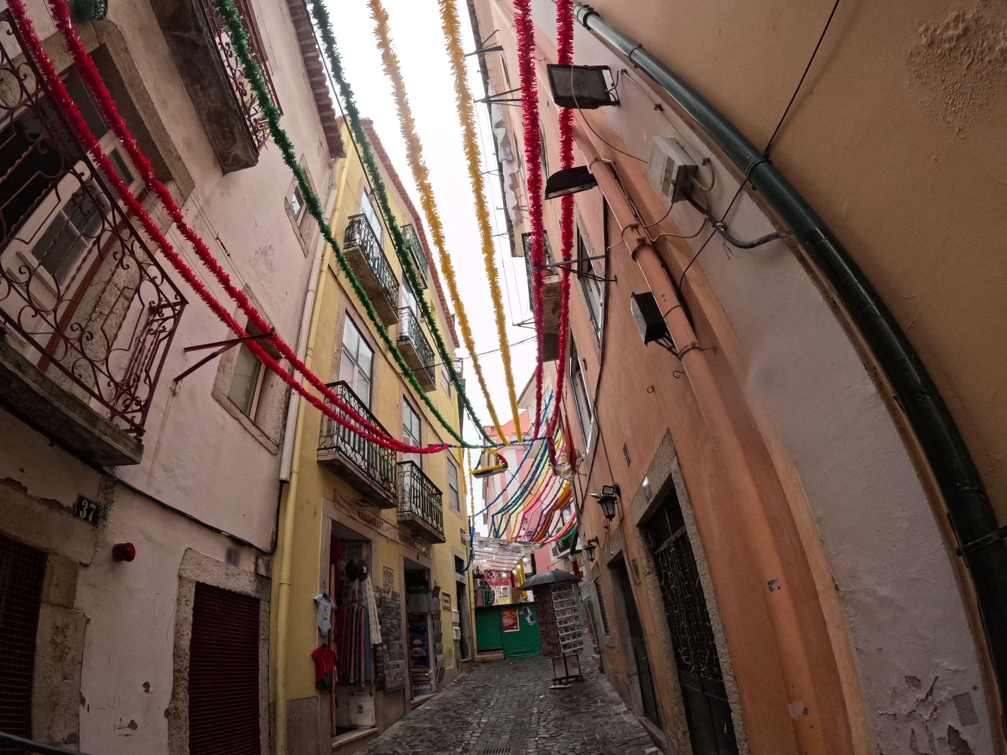 Street view near Stylish Lisbon Apartment in Alfama, Alfama — © claudiop (CC BY-SA · Mapillary)
