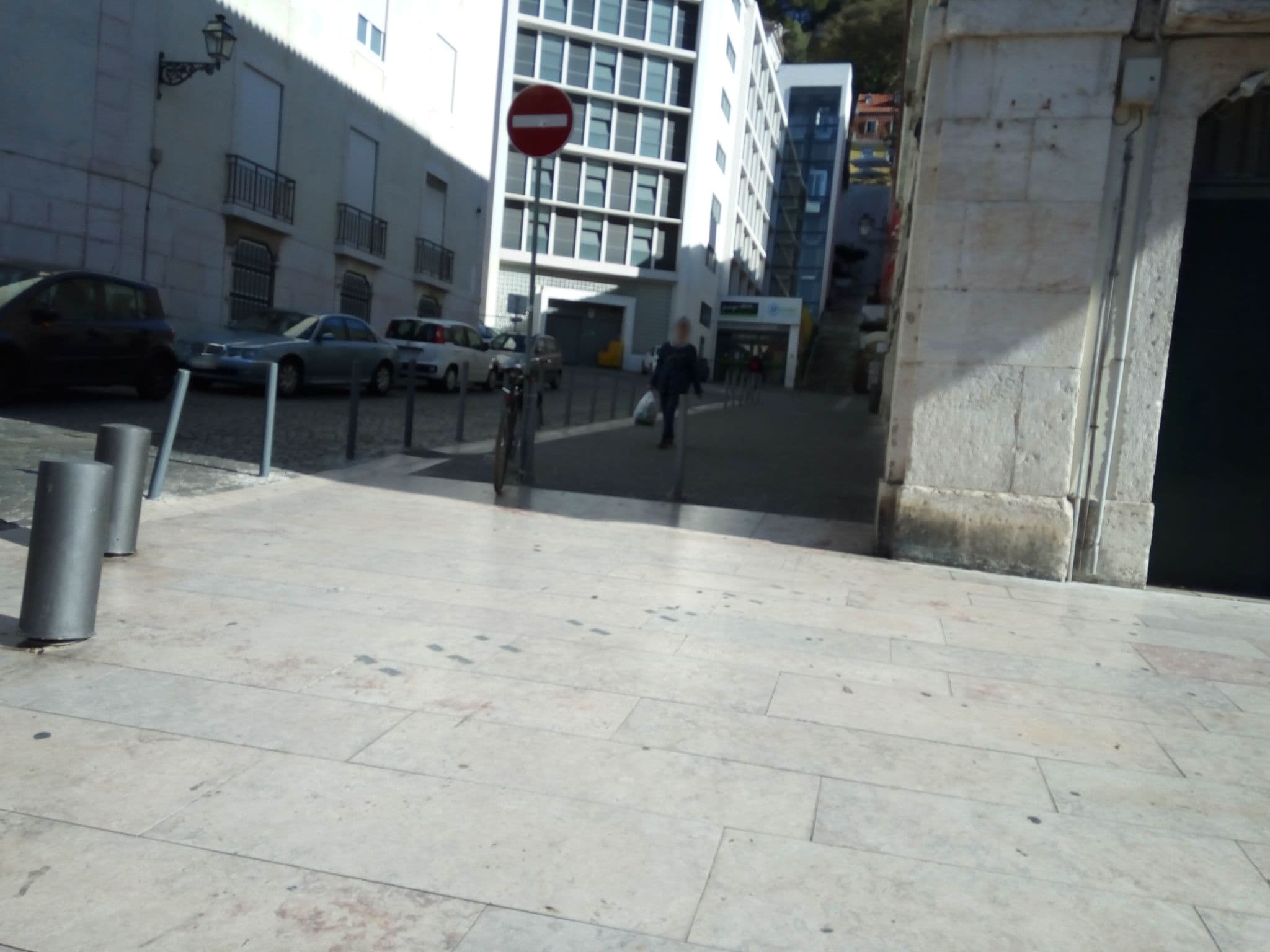 Street view near Esquina Cosmopolitan Lodge, Baixa — © mapfool (CC BY-SA · Mapillary)