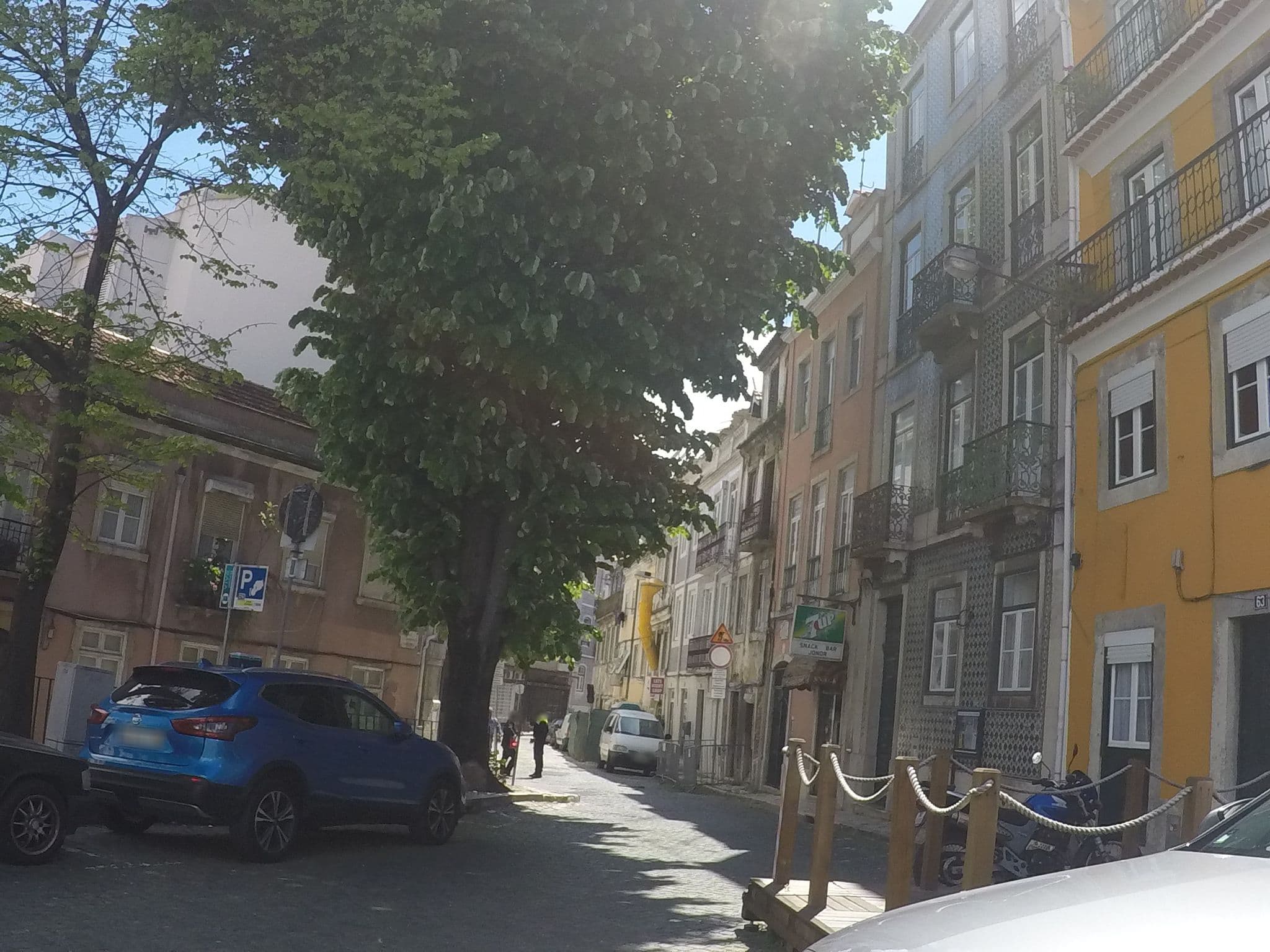 Street view near 벨라 리스보아, São Mamede — © chrisbeddow (CC BY-SA · Mapillary)