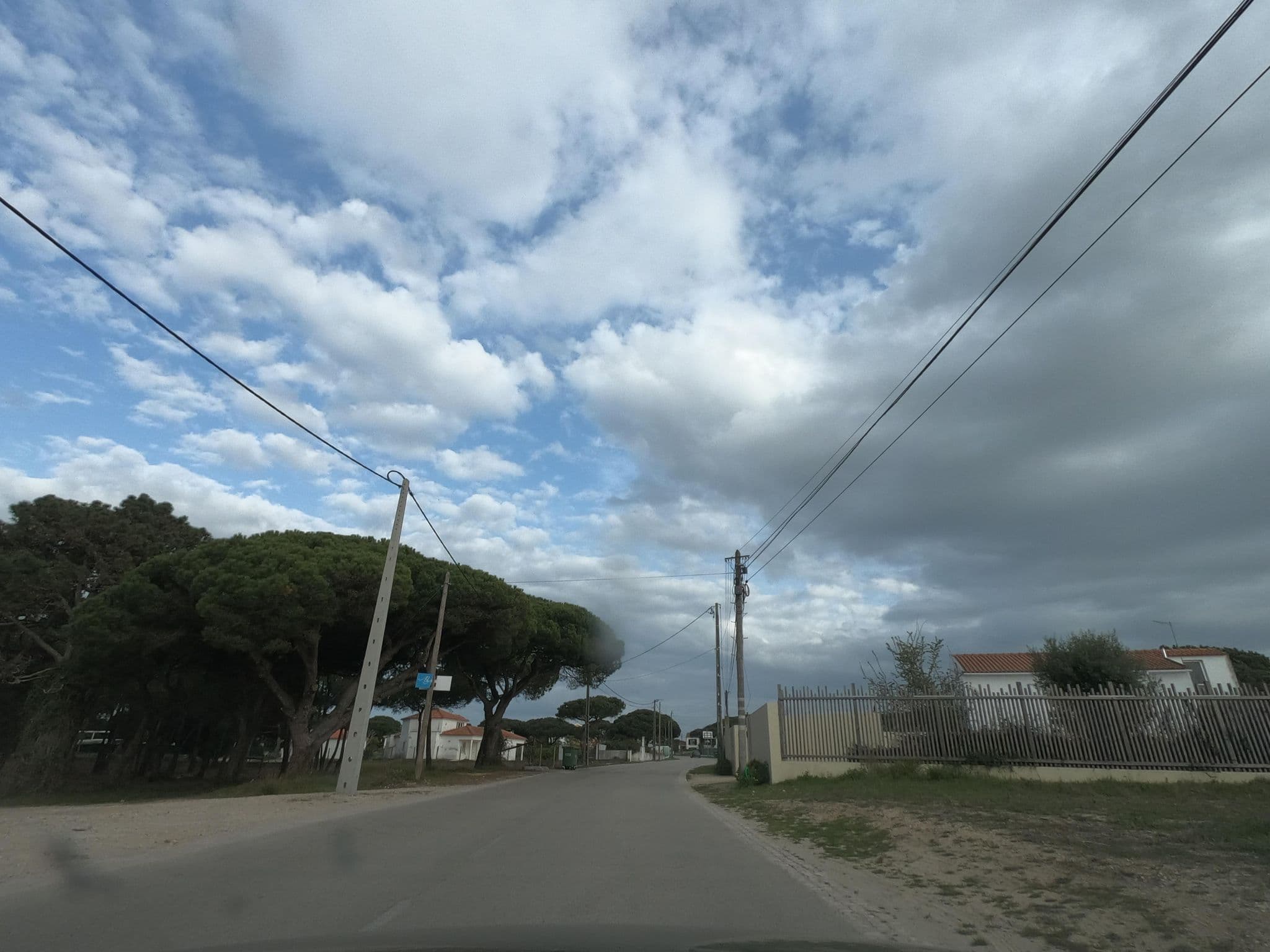 Street view near Bemeco Guesthouse, Sesimbra — © filohipo (CC BY-SA · Mapillary)