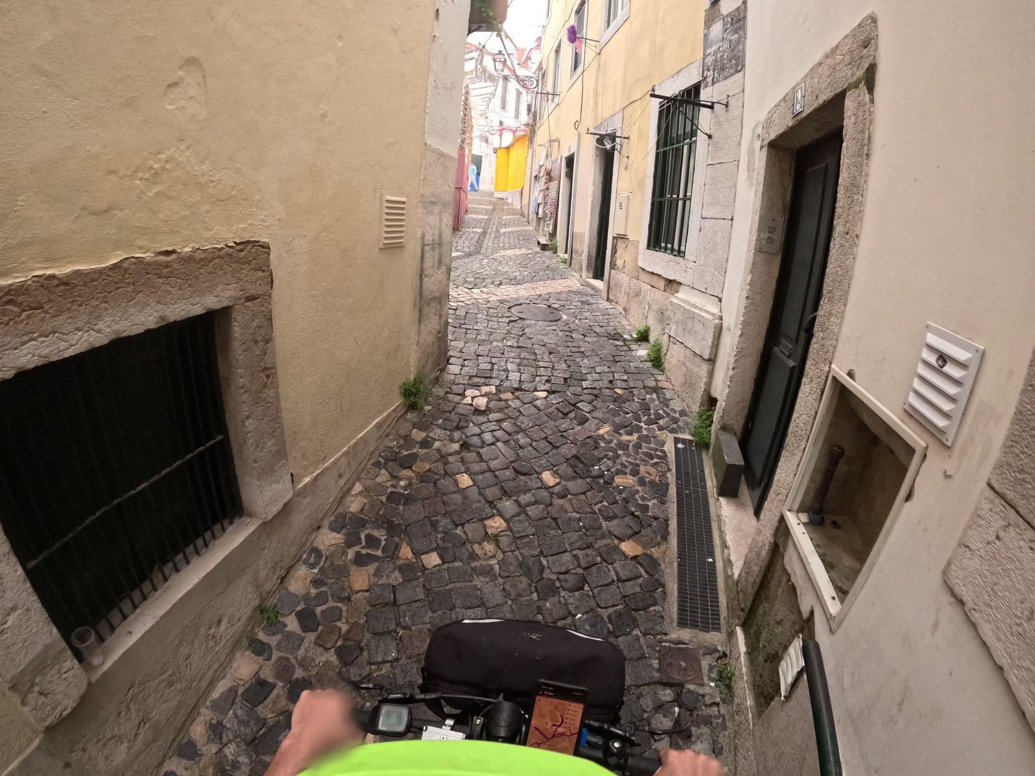 Street view near Lisbon Alfama S. Pedro Typical, Alfama — © claudiop (CC BY-SA · Mapillary)