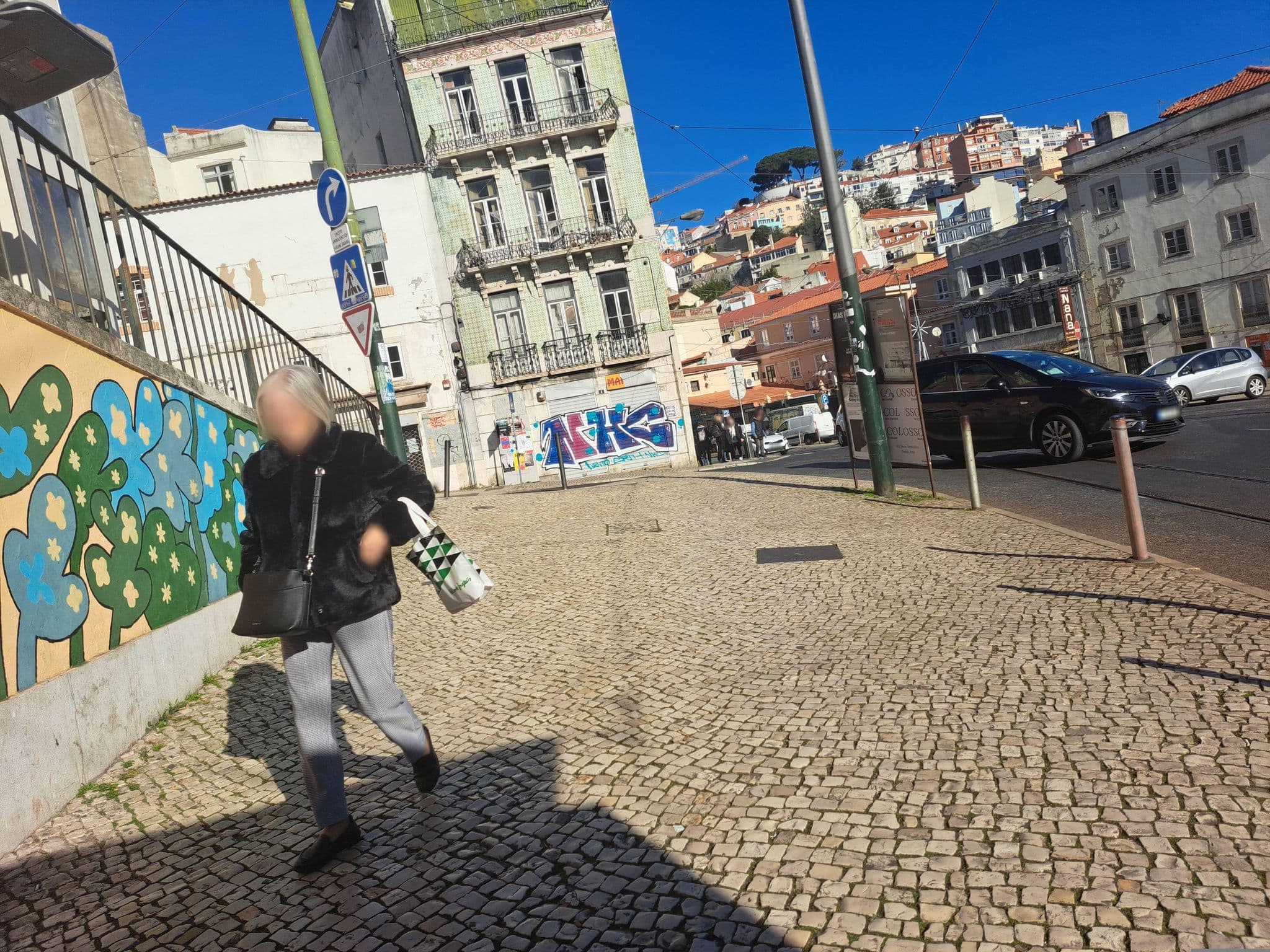 Street view near Guesthouse Bela Flôr, Intendente — © beer119 (CC BY-SA · Mapillary)