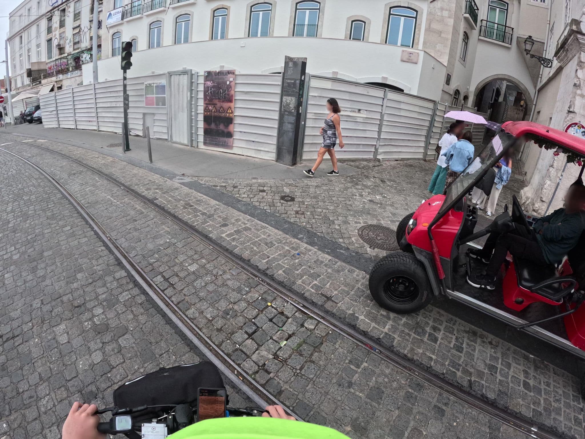 Street view near Alfamatejo, Alfama — © claudiop (CC BY-SA · Mapillary)