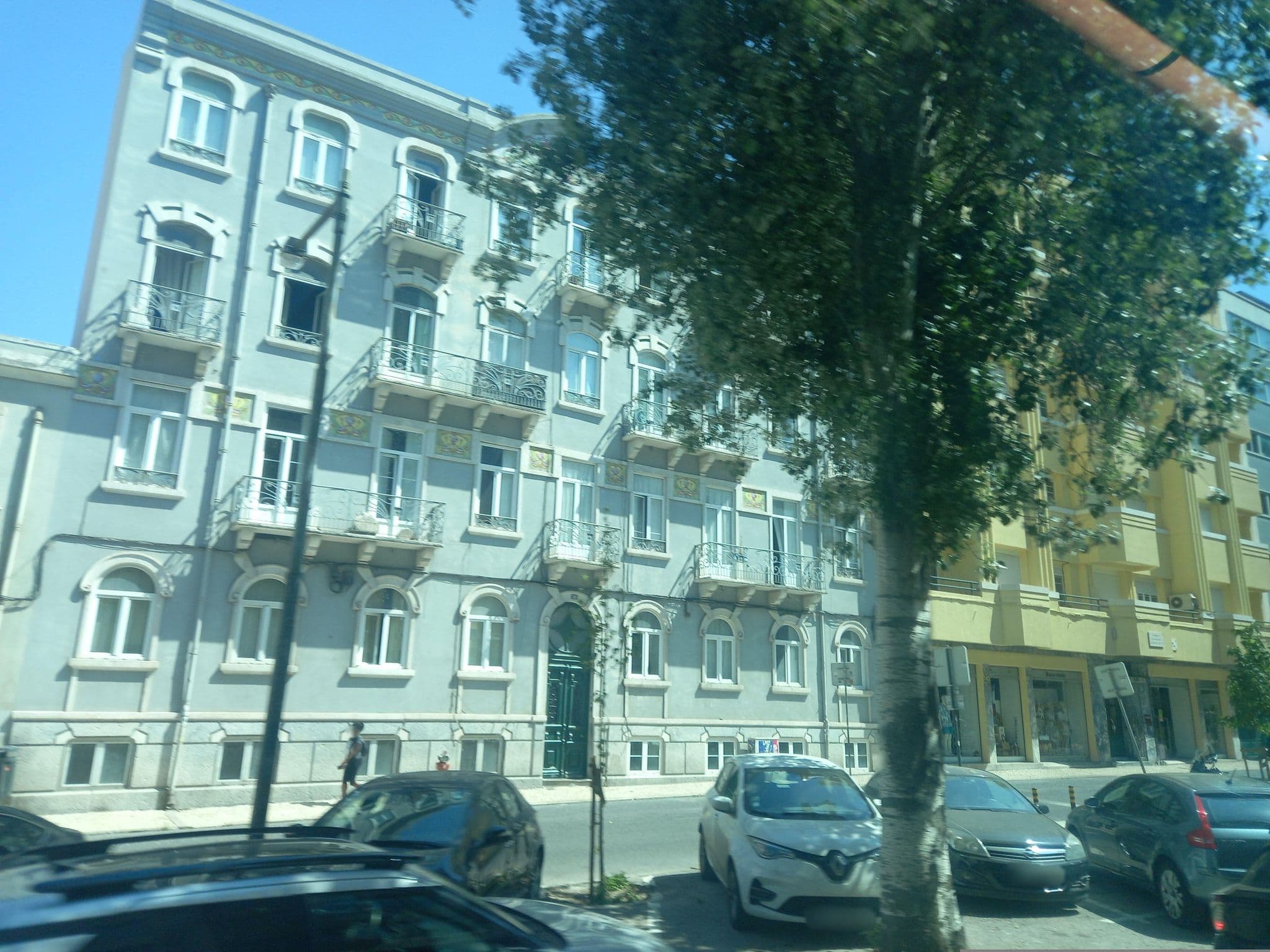 Street view near Apartamentos Marquês de Pombal, Lisbon — © danielagos12 (CC BY-SA · Mapillary)