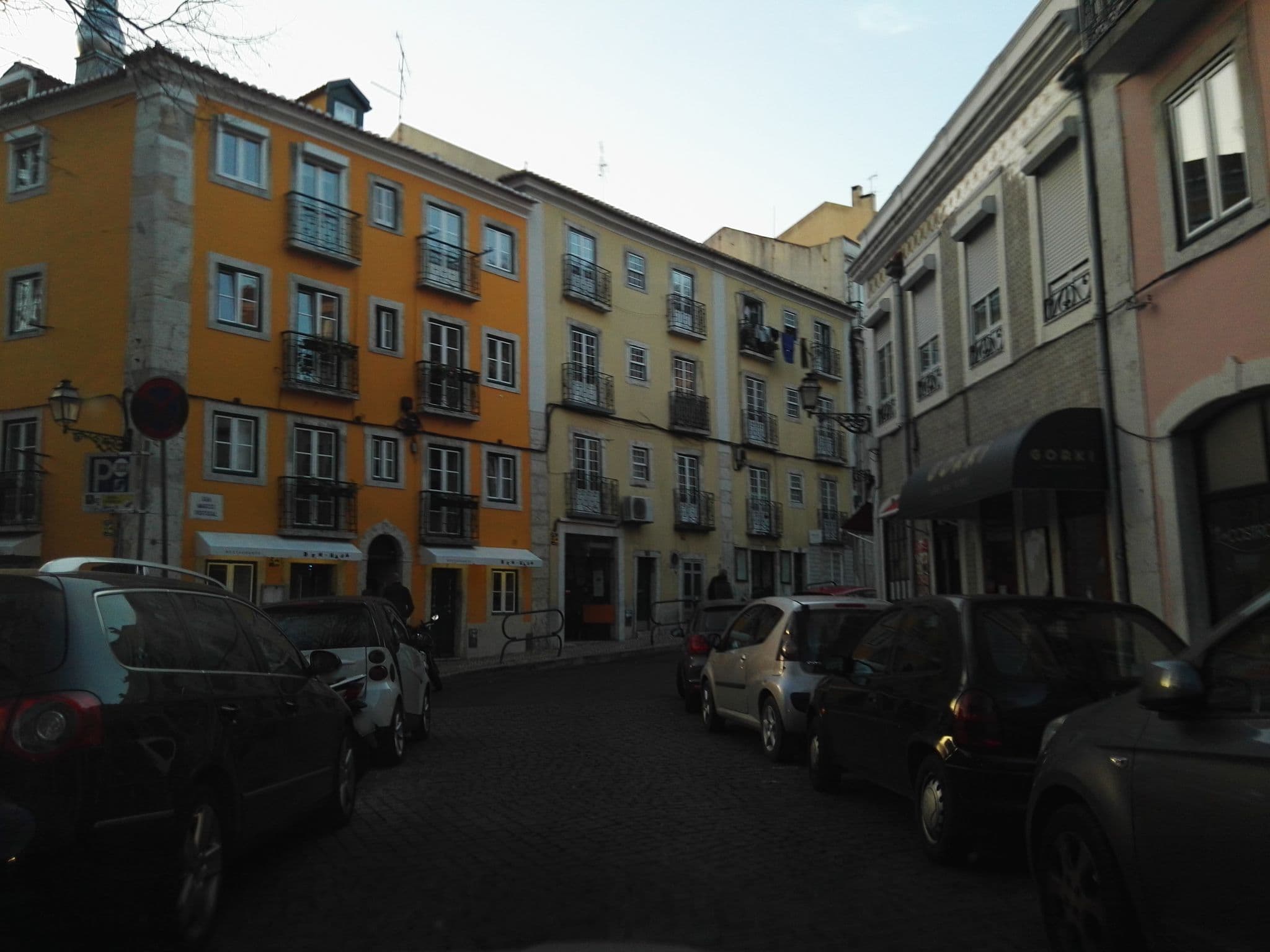 Street view near Pensão Rosinha Praça das Flores, Principe Real — © filipegraciosa (CC BY-SA · Mapillary)