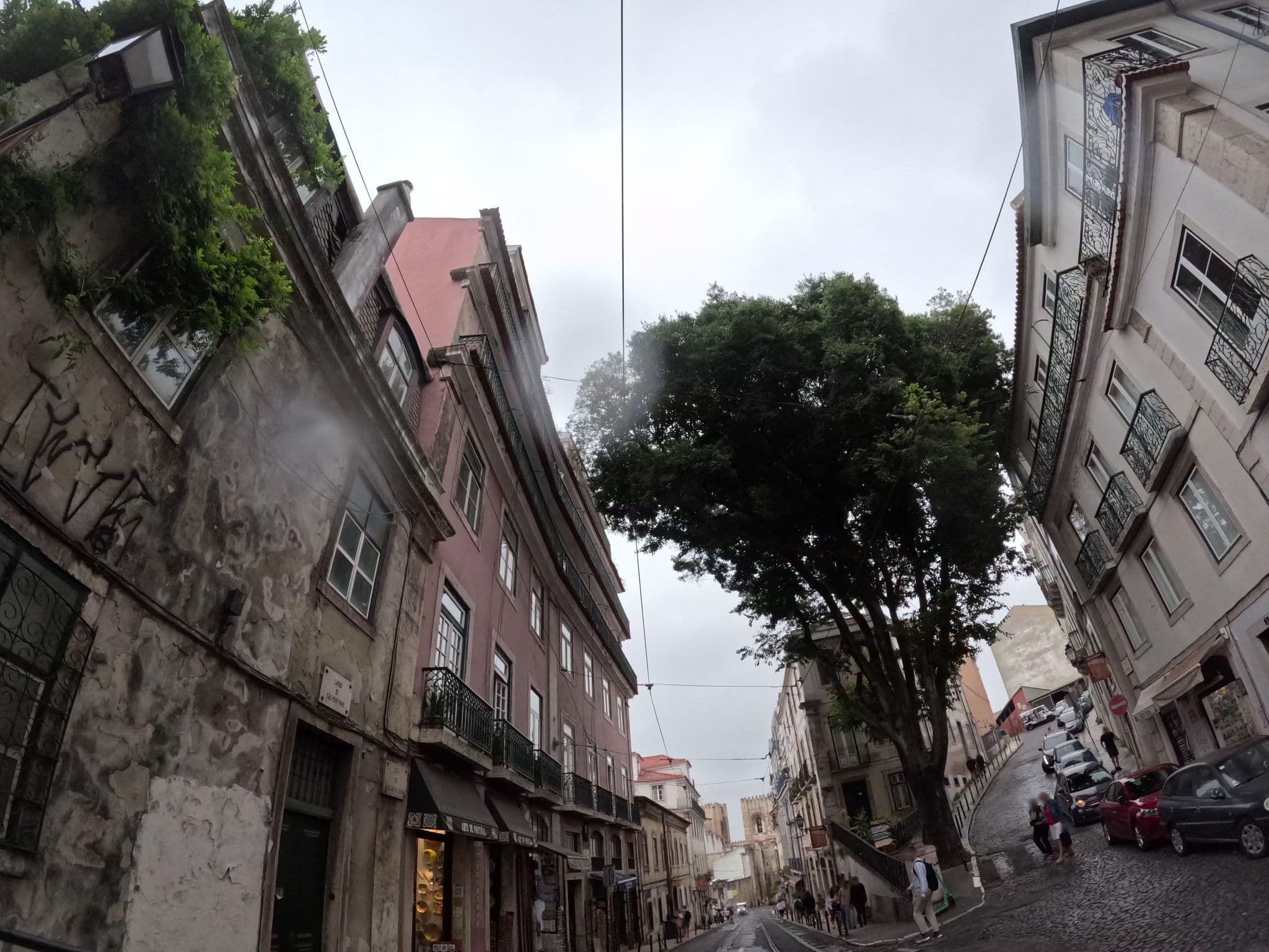 Street view near Belong Staying and Feeling - Casa da Sé, Alfama — © claudiop (CC BY-SA · Mapillary)