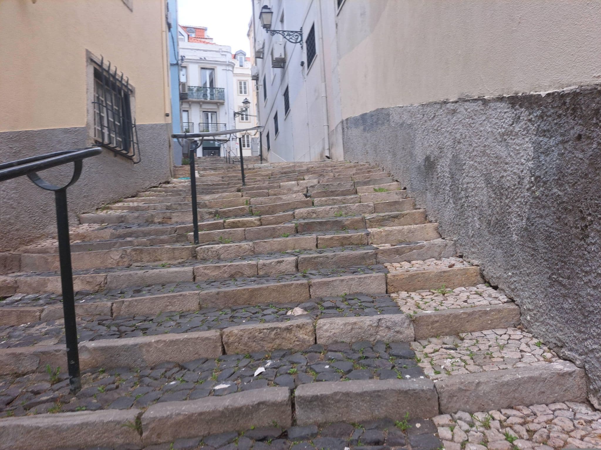 Street view near Localtraveling Remedios, Alfama — © beer119 (CC BY-SA · Mapillary)