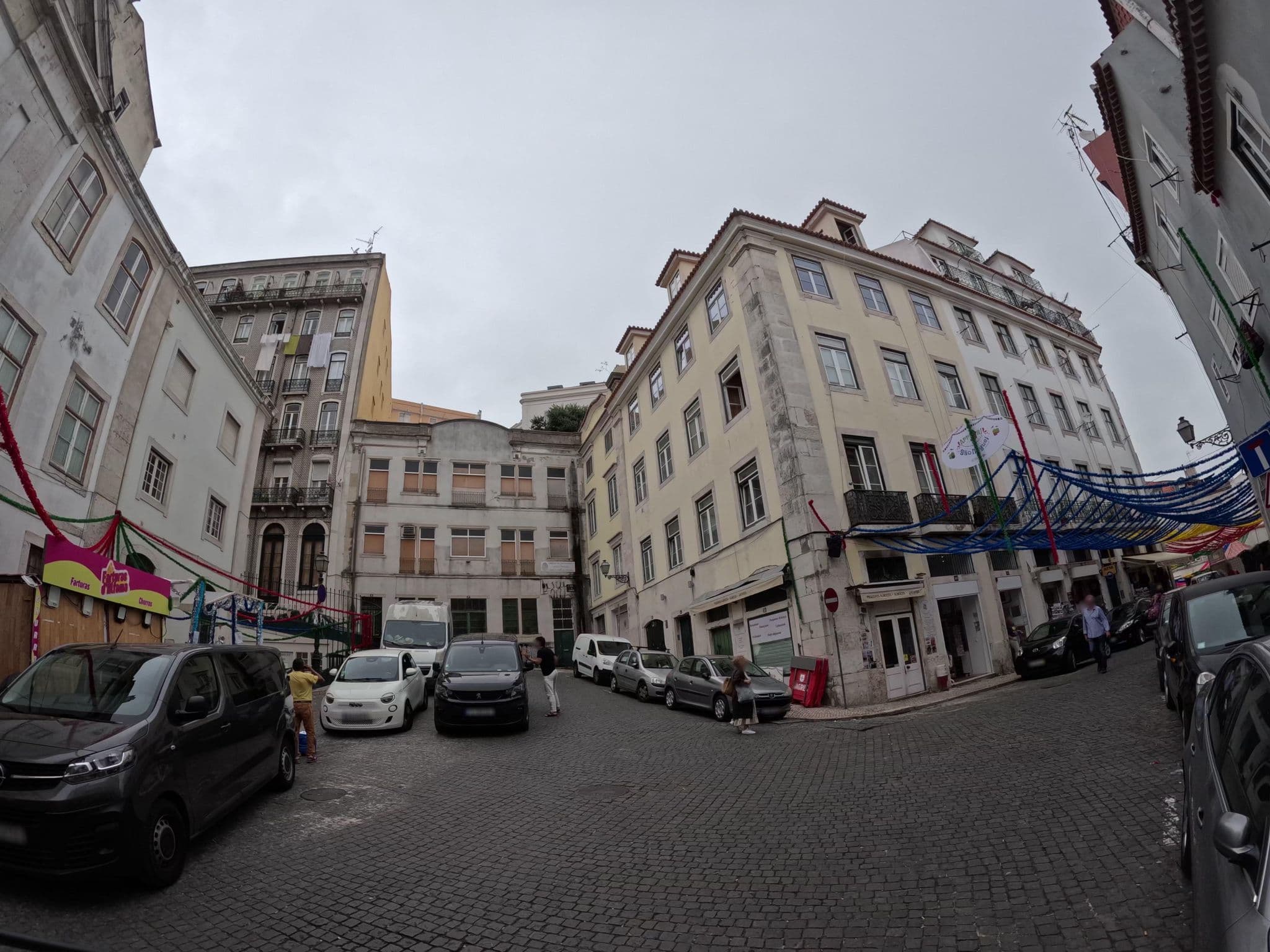 Street view near Bairrus Lisbon Apartments - Cathedral, Alfama — © claudiop (CC BY-SA · Mapillary)