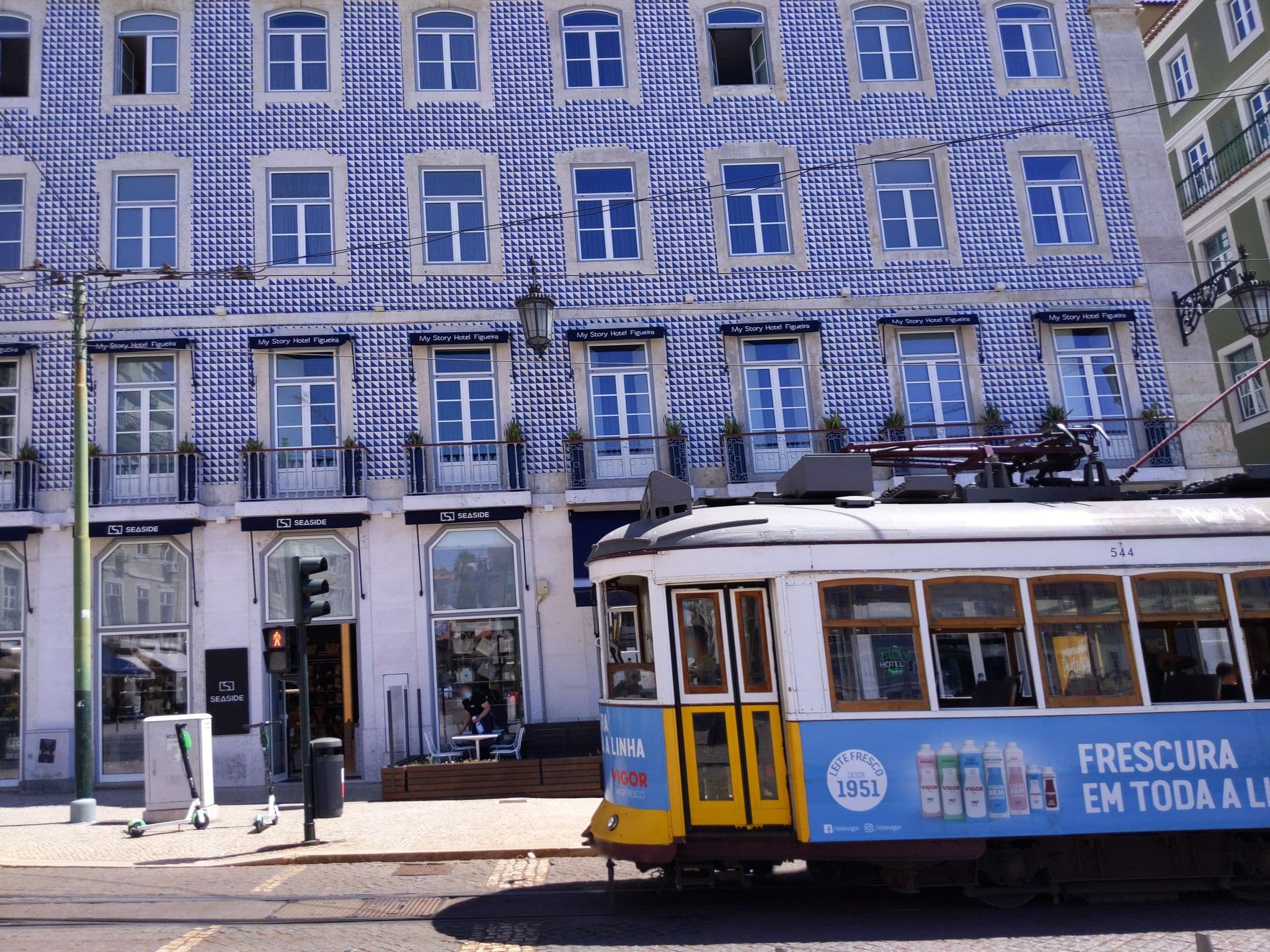 Street view near Lisbon View Hostel, Baixa — © matteotaiana (CC BY-SA · Mapillary)