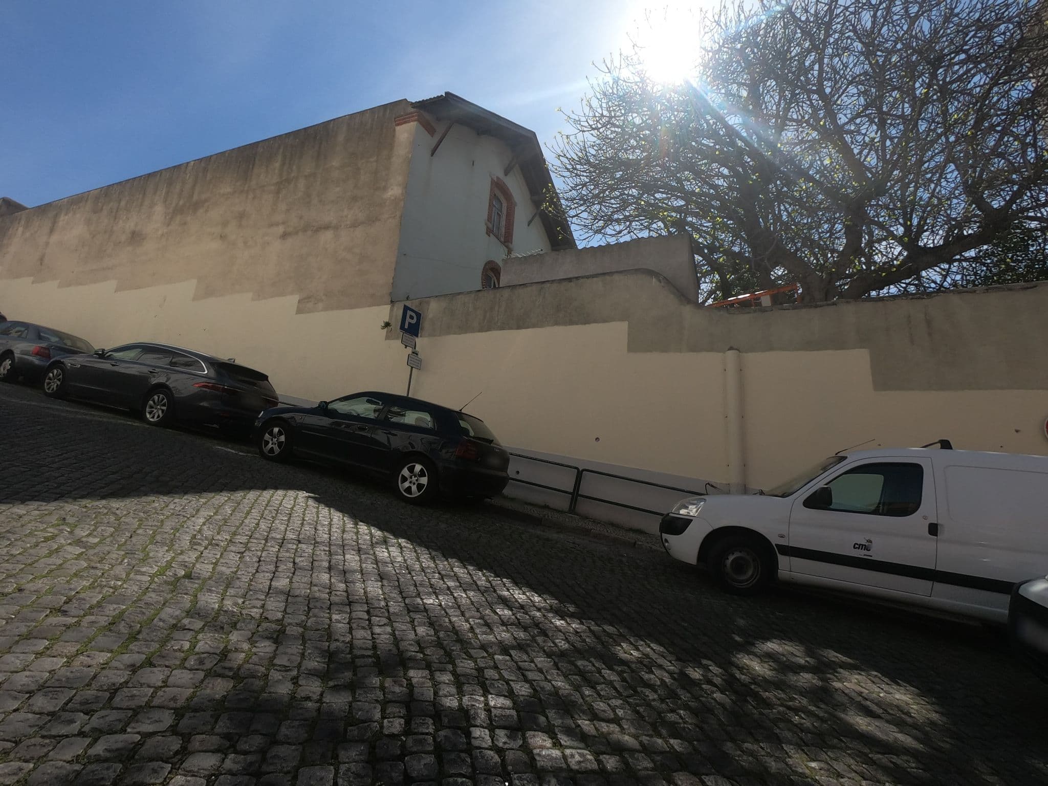 Street view near Lisbon TopFlats, Lisbon — © filohipo (CC BY-SA · Mapillary)
