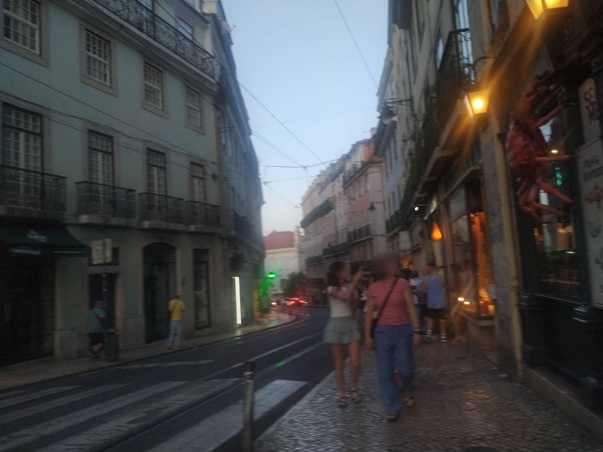 Street view near Almaria Edifício Officina Real, Bairro Alto — © filohipo (CC BY-SA · Mapillary)