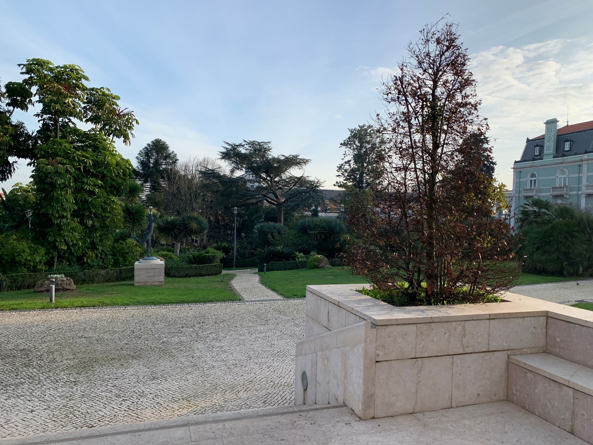 Street view near West Wing, Belém — © kwapphiell (CC BY-SA · Mapillary)