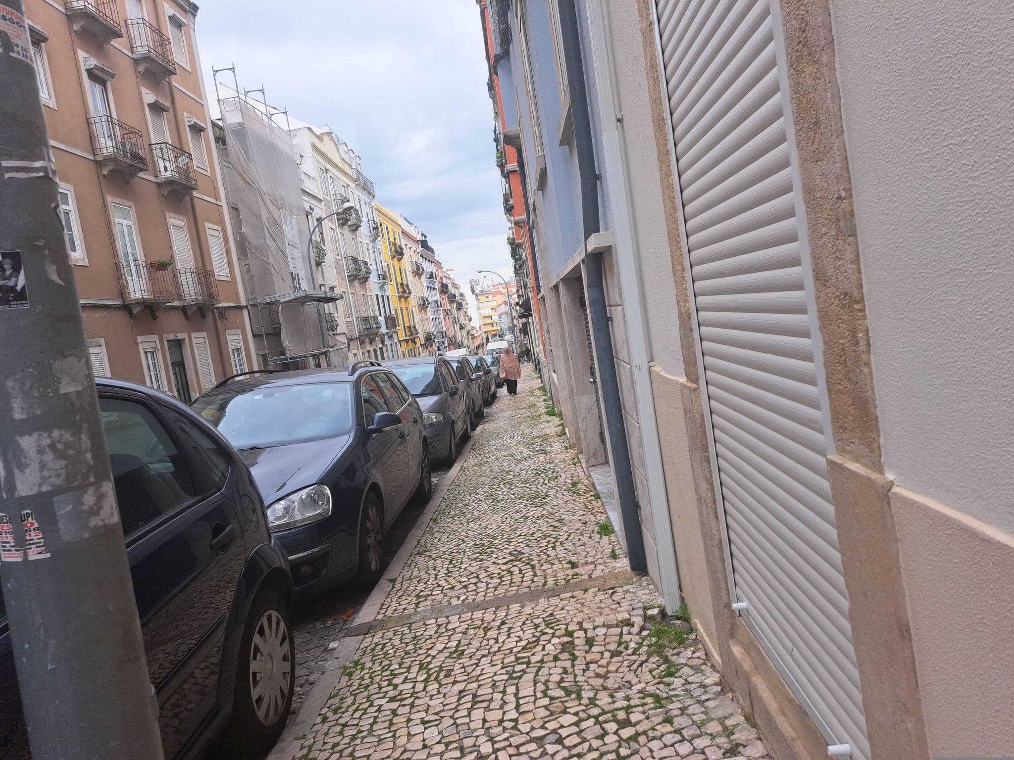 Street view near Holla Hostel, São Jorge de Arroios — © beer119 (CC BY-SA · Mapillary)