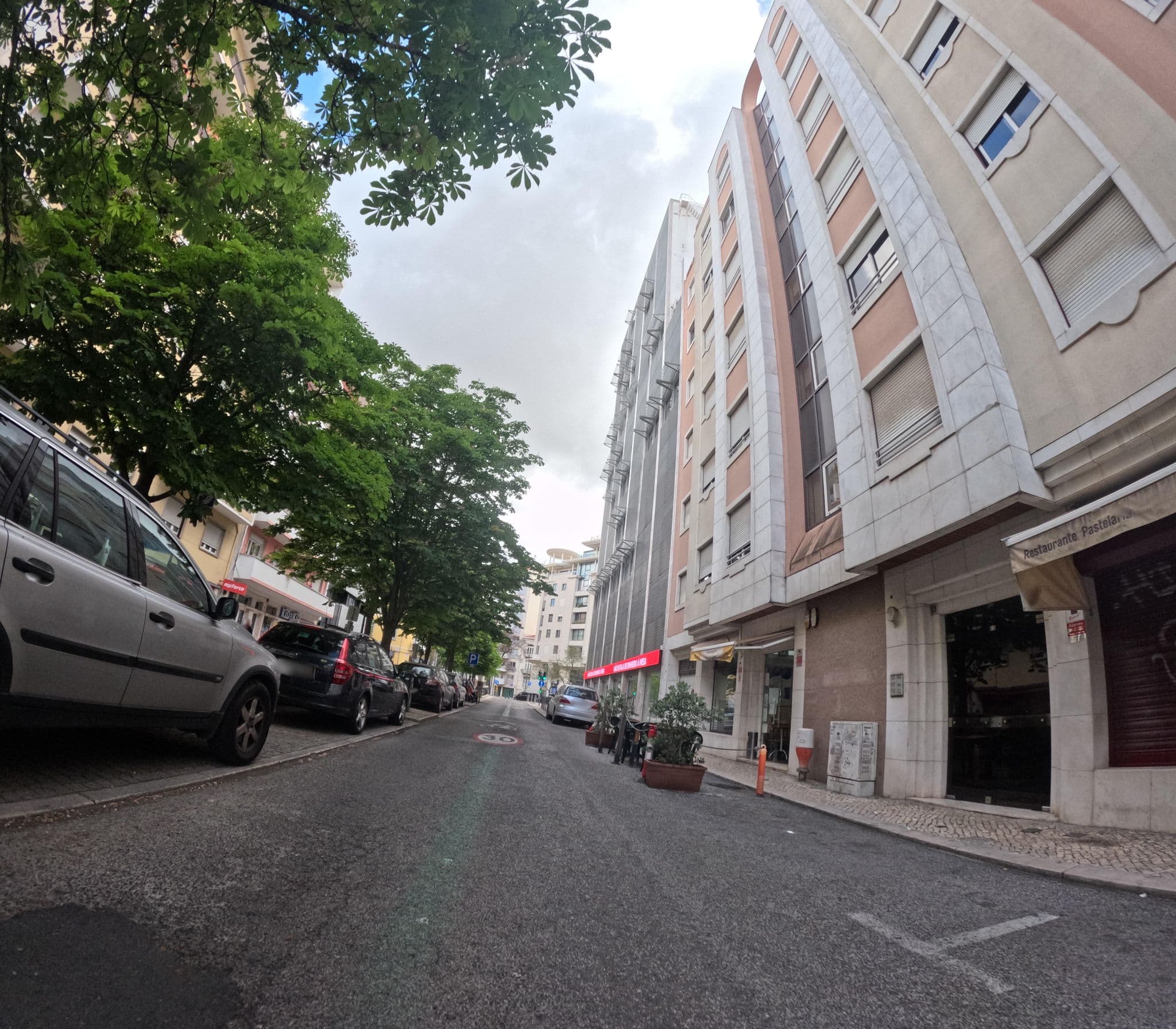 Street view near Residência Embaixatriz, São Sebastião da Pedreira — © danielagos12 (CC BY-SA · Mapillary)