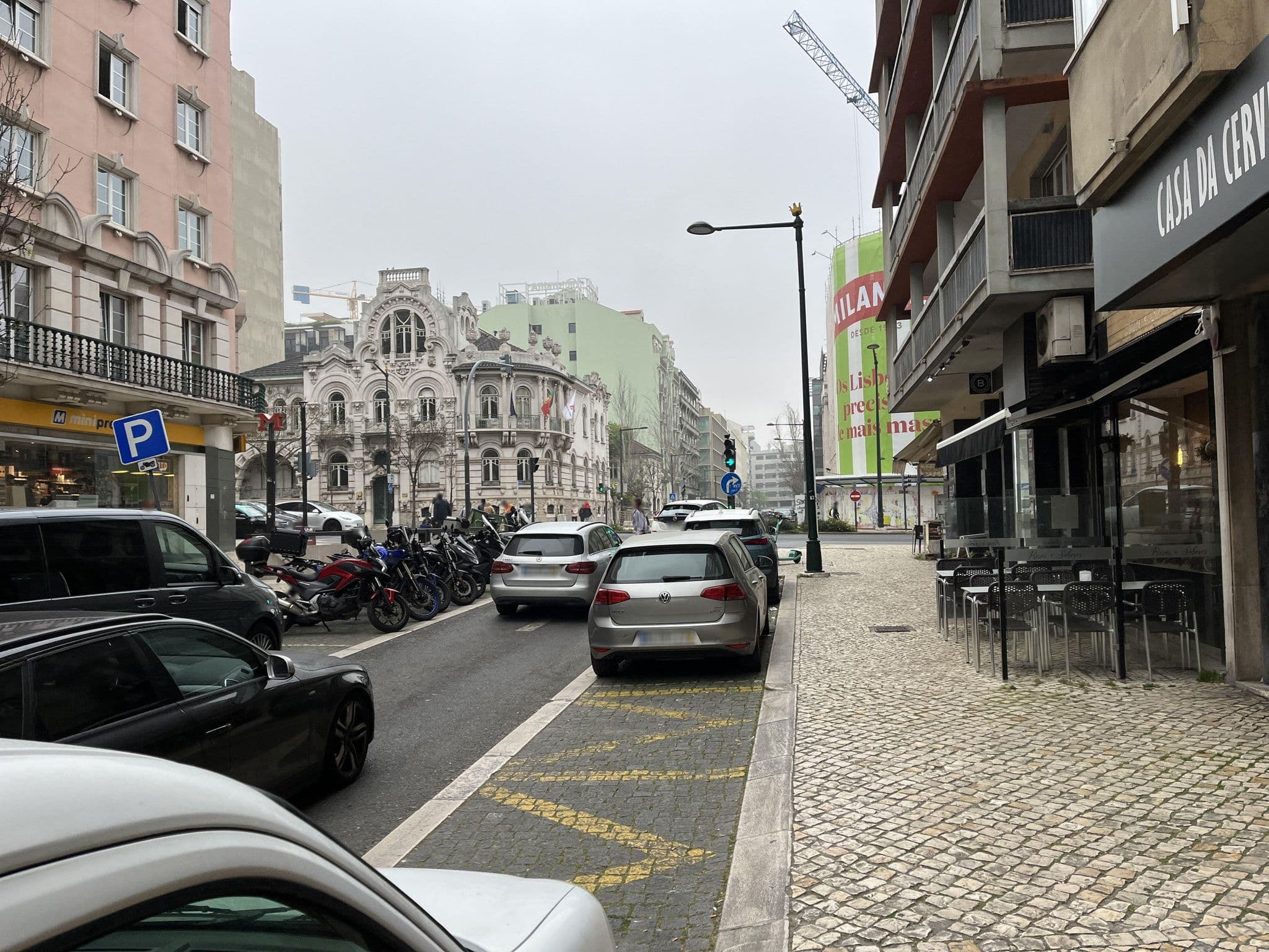 Street view near Lisbon Nouveau 1B, Lisbon — © canaless (CC BY-SA · Mapillary)