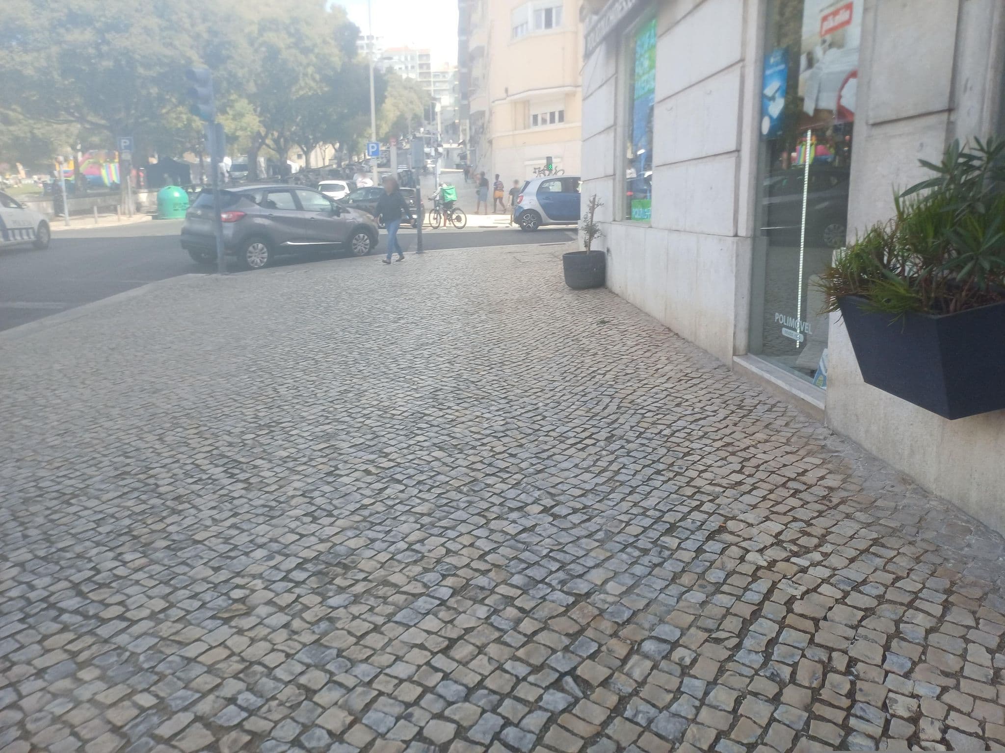 Street view near Rainbow Guesthouse, Areeiro — © beer119 (CC BY-SA · Mapillary)