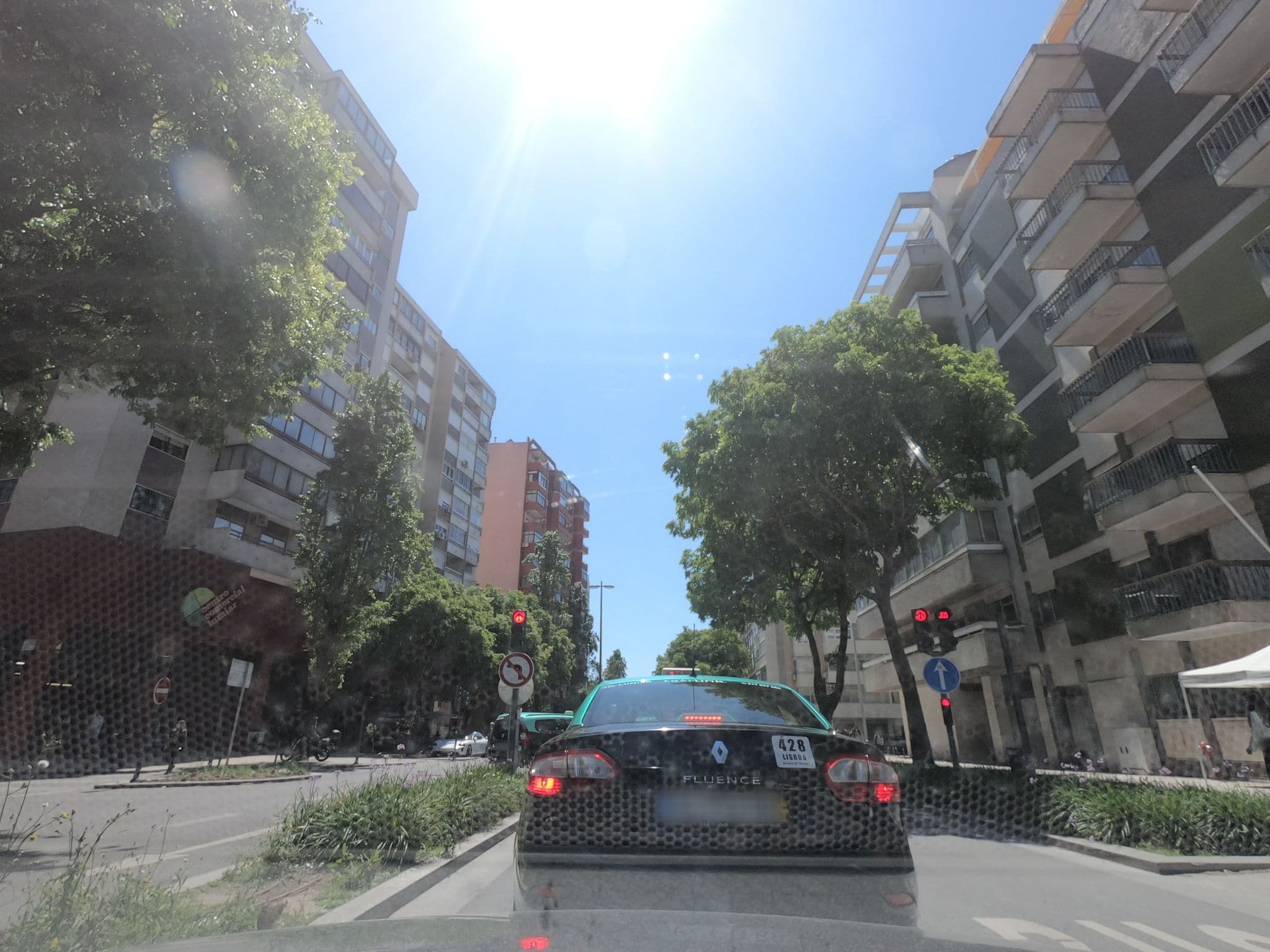 Street view near Trenó-Industrias Hoteleiras, Lumiar — © filohipo (CC BY-SA · Mapillary)