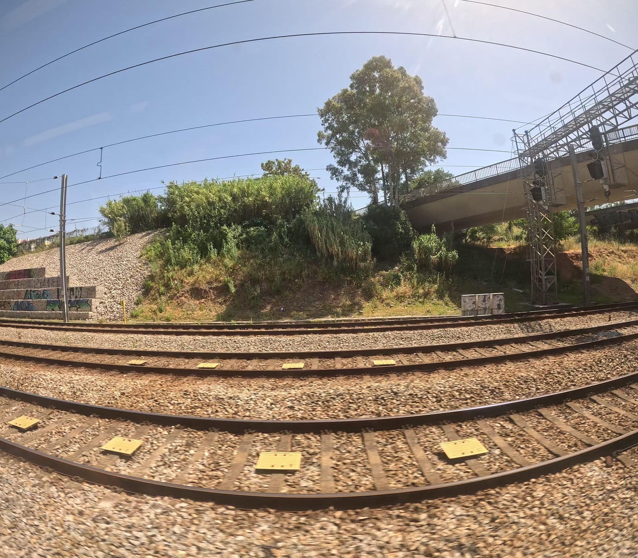 Street view near Hotéis Alexandre d'Almeida, Sete Rios — © danielagos12 (CC BY-SA · Mapillary)