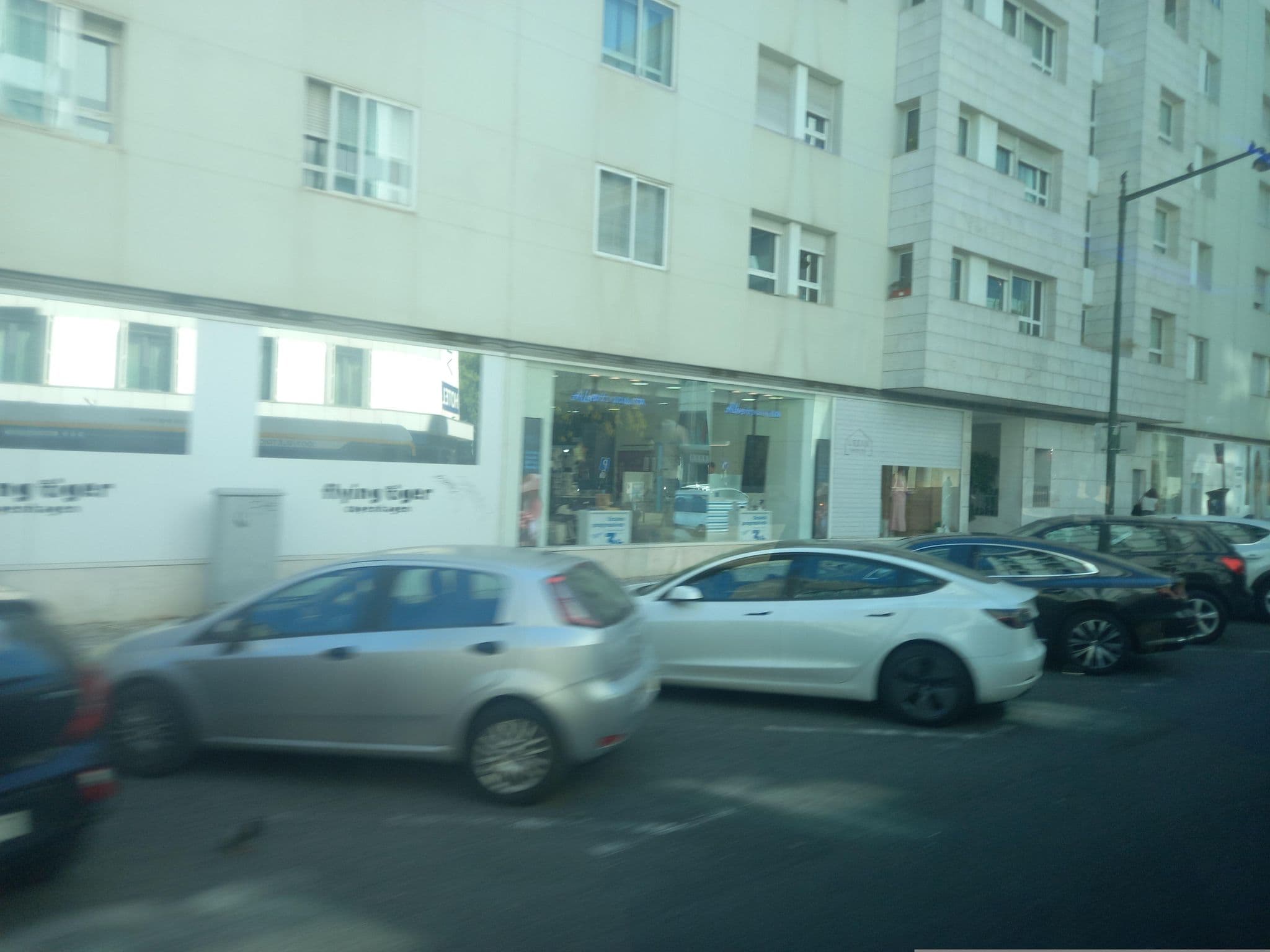 Street view near Hotel Vip, São Jorge de Arroios — © danielagos12 (CC BY-SA · Mapillary)