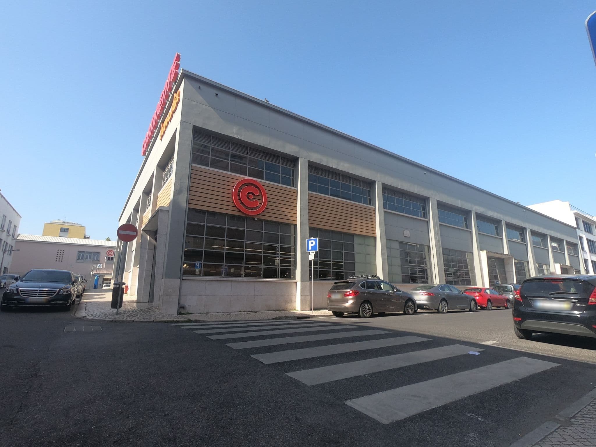 Street view near Socimpor-Sociedade Importadora de Equipamentos S.A., Alvalade — © filohipo (CC BY-SA · Mapillary)