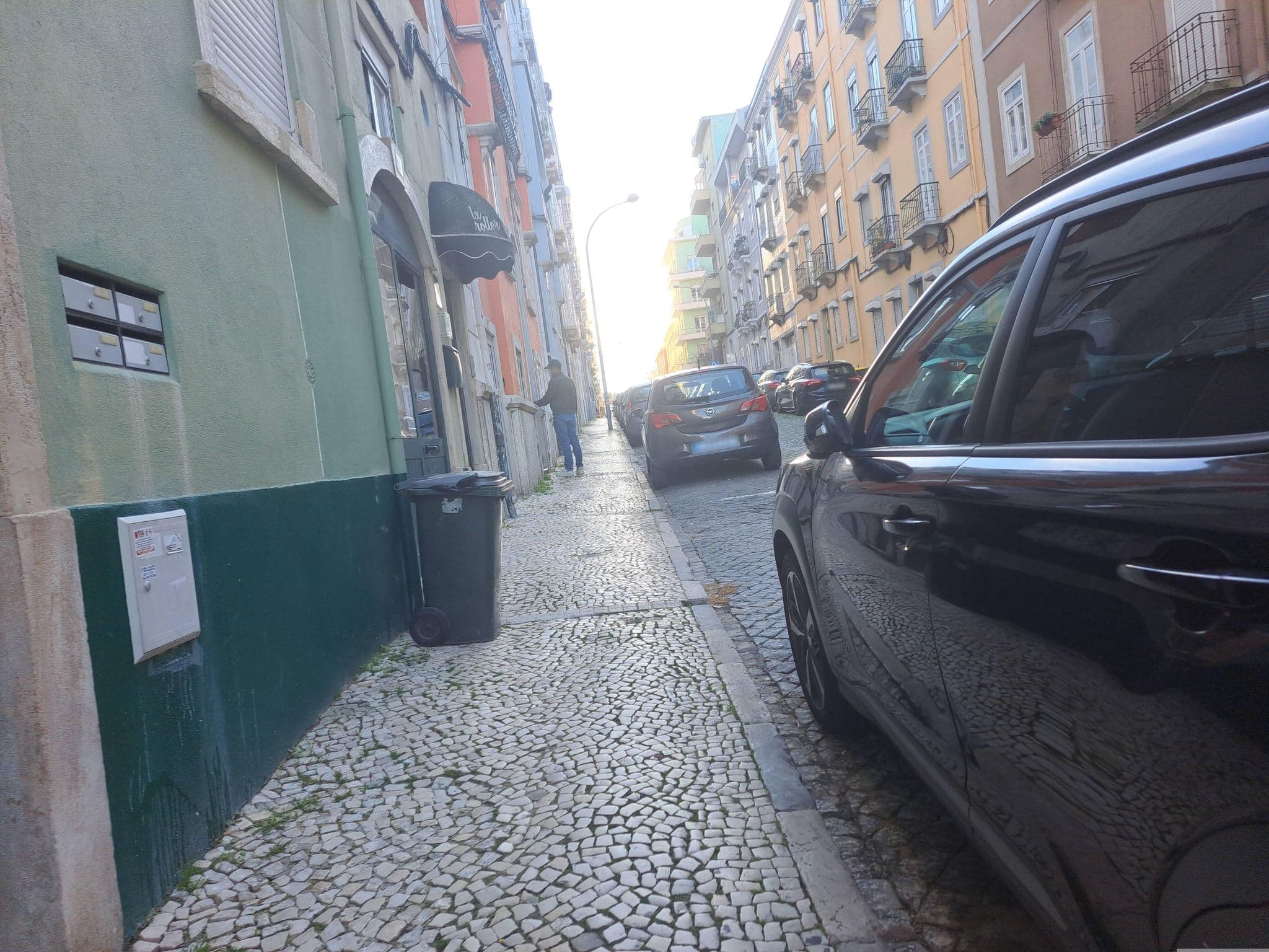 Street view near Akicity Lisboa Pearl, São Jorge de Arroios — © beer119 (CC BY-SA · Mapillary)