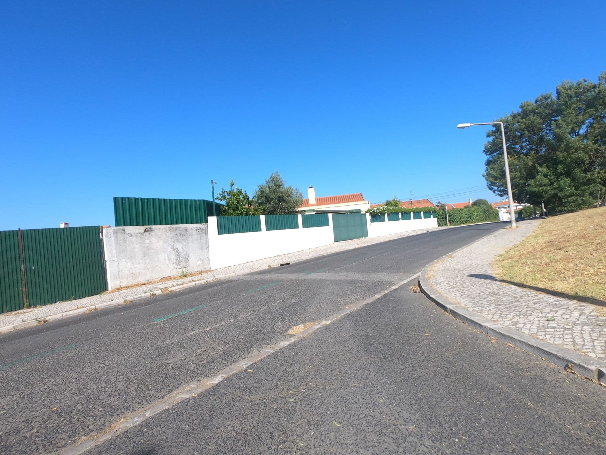 Street view near f! lisbon guest house, Olivais — © filohipo (CC BY-SA · Mapillary)