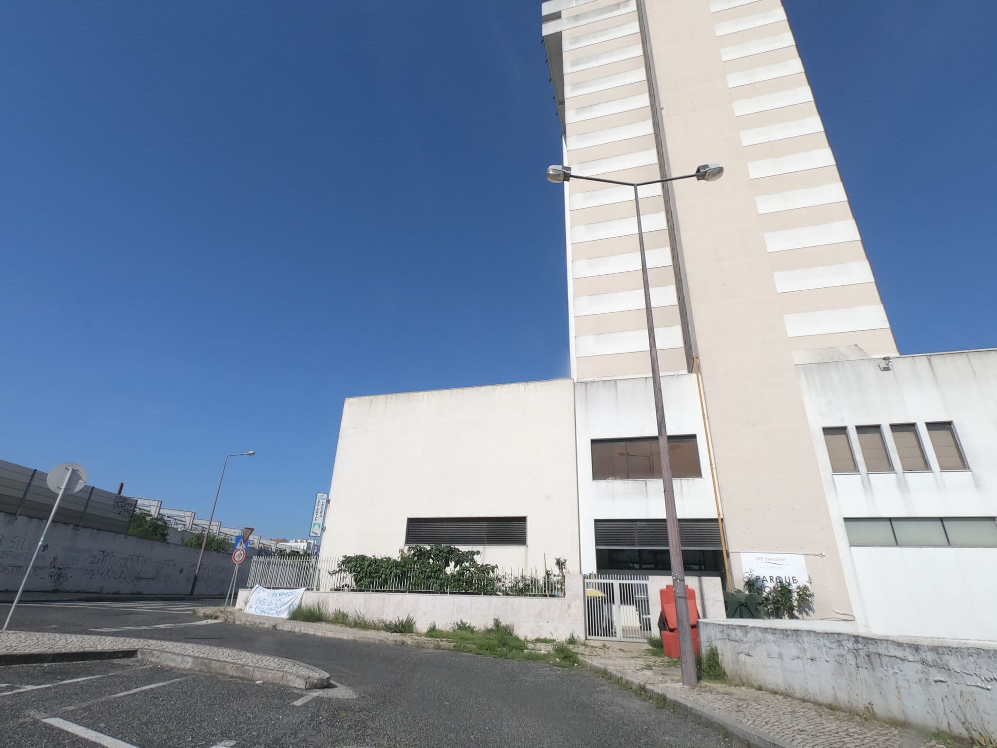 Street view near Empreendimentos Hoteleiros Quinta Ferro, Campo Pequeno — © filohipo (CC BY-SA · Mapillary)