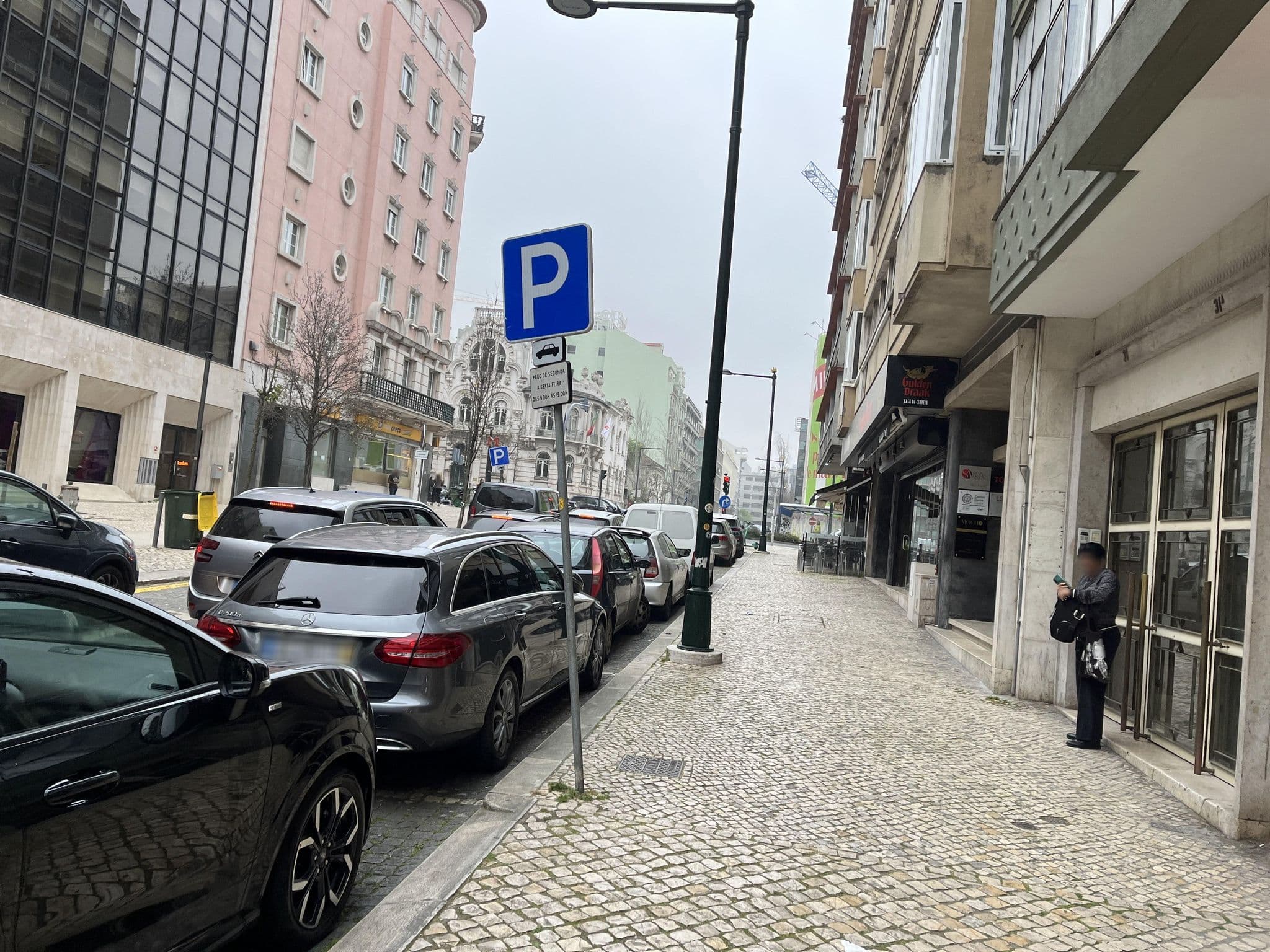 Street view near Hosteling International, Lisbon — © canaless (CC BY-SA · Mapillary)