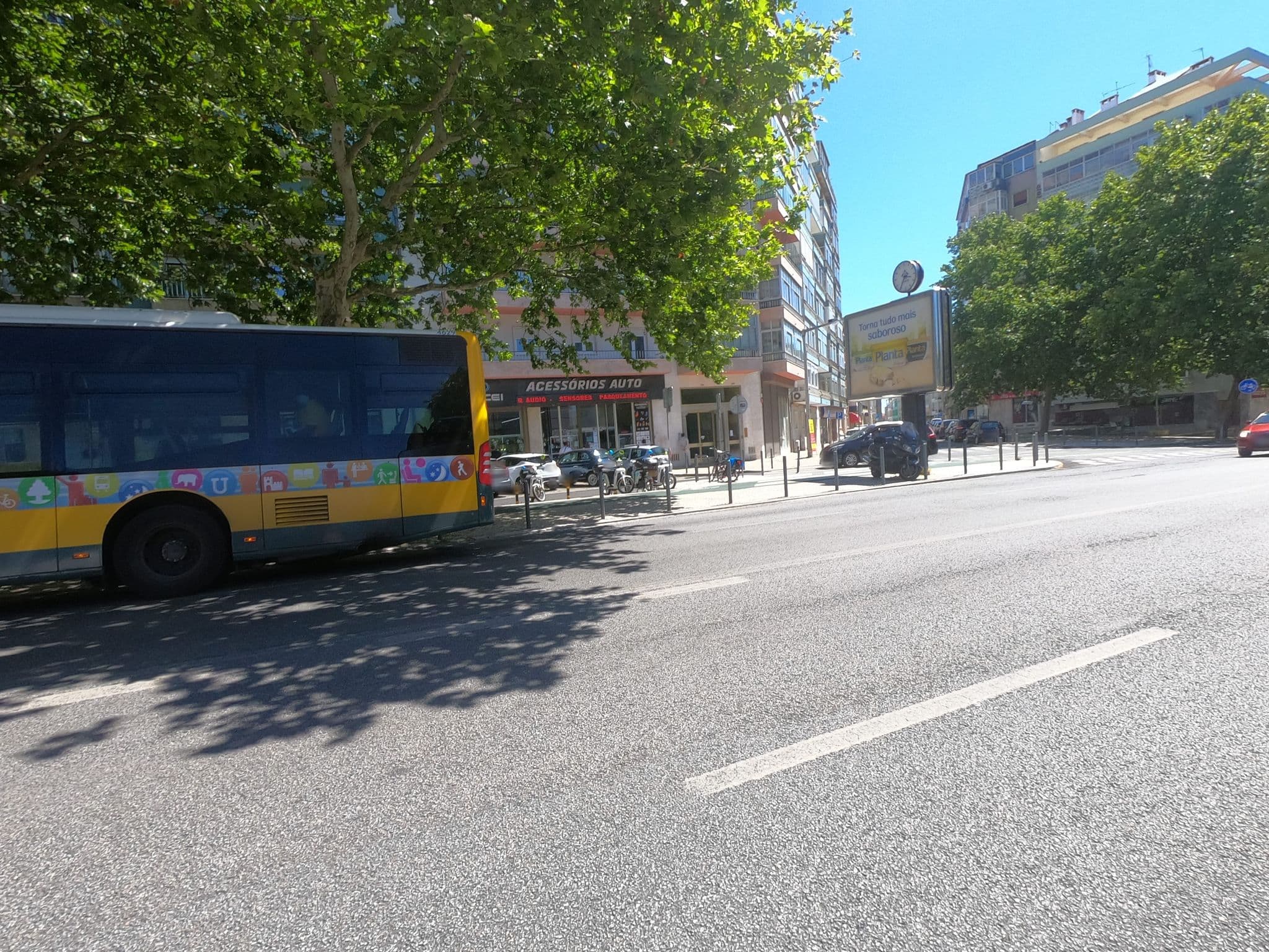Street view near 4U LISBON III GUEST HOUSE, Alvalade — © filohipo (CC BY-SA · Mapillary)