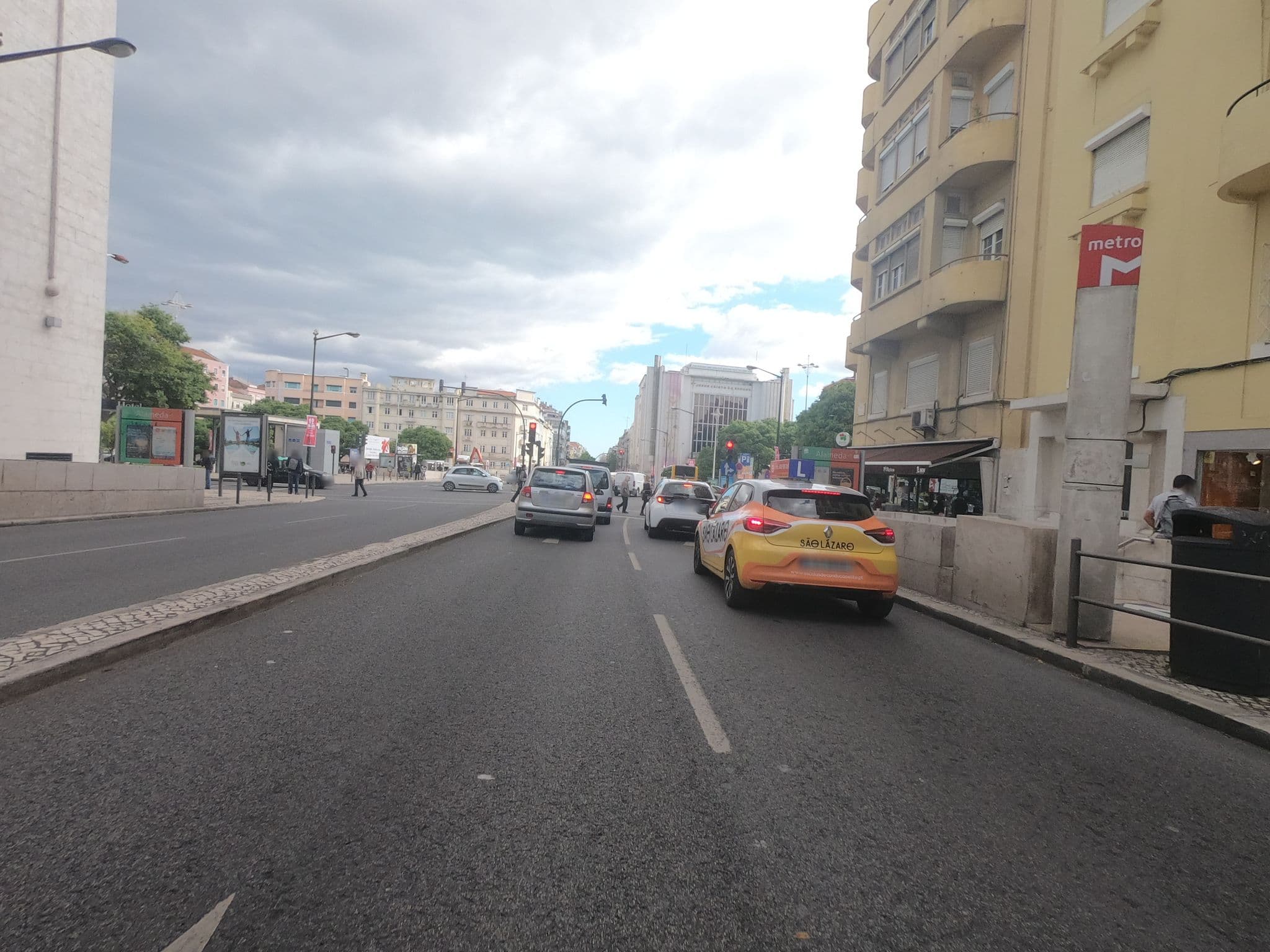 Street view near Residencial Fonte Luminosa, Areeiro — © filohipo (CC BY-SA · Mapillary)
