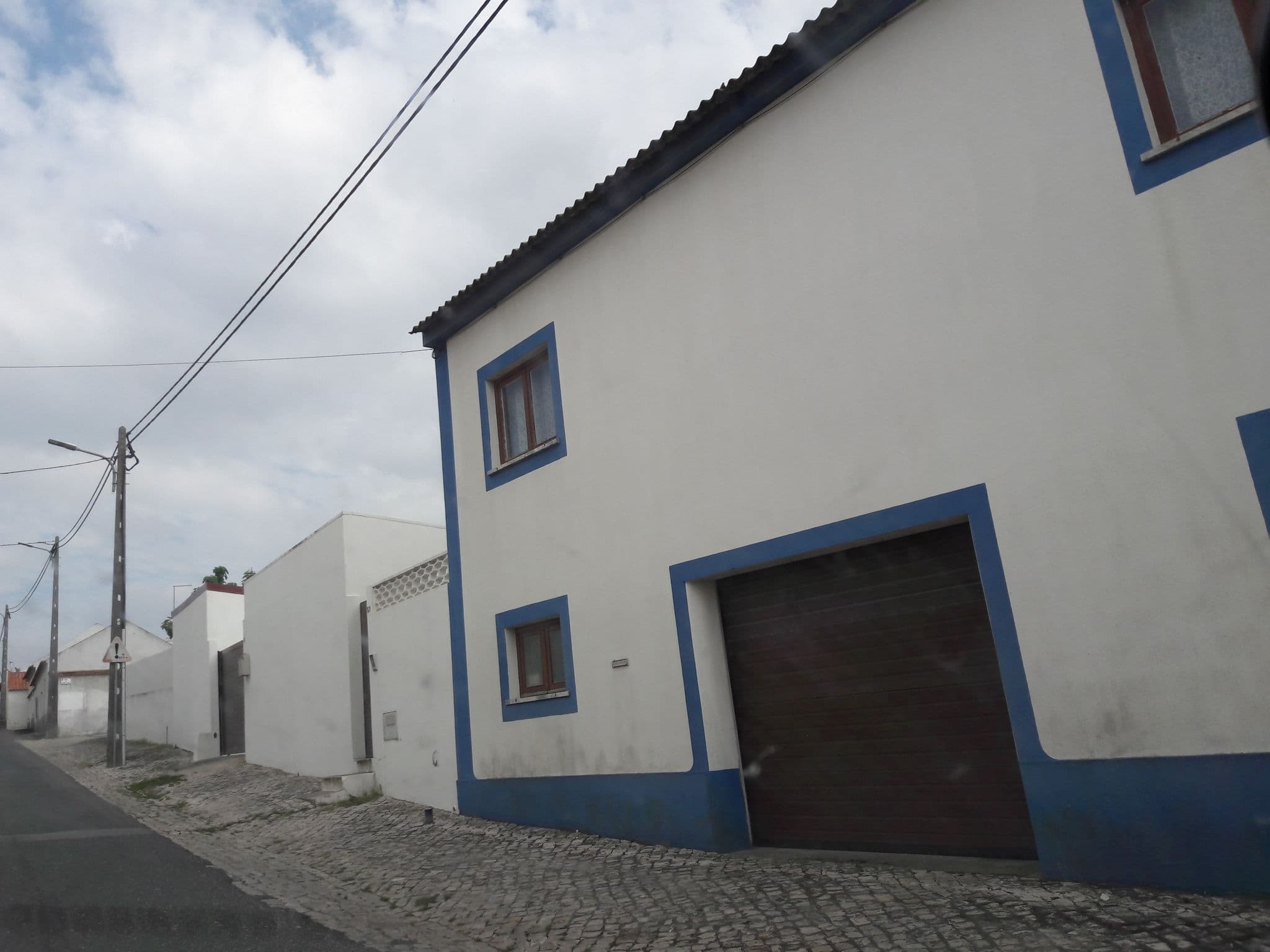 Street view near Bom Sucesso - Architecture Resort, Leisure & Golf, Ferrel — © ggeographer (CC BY-SA · Mapillary)